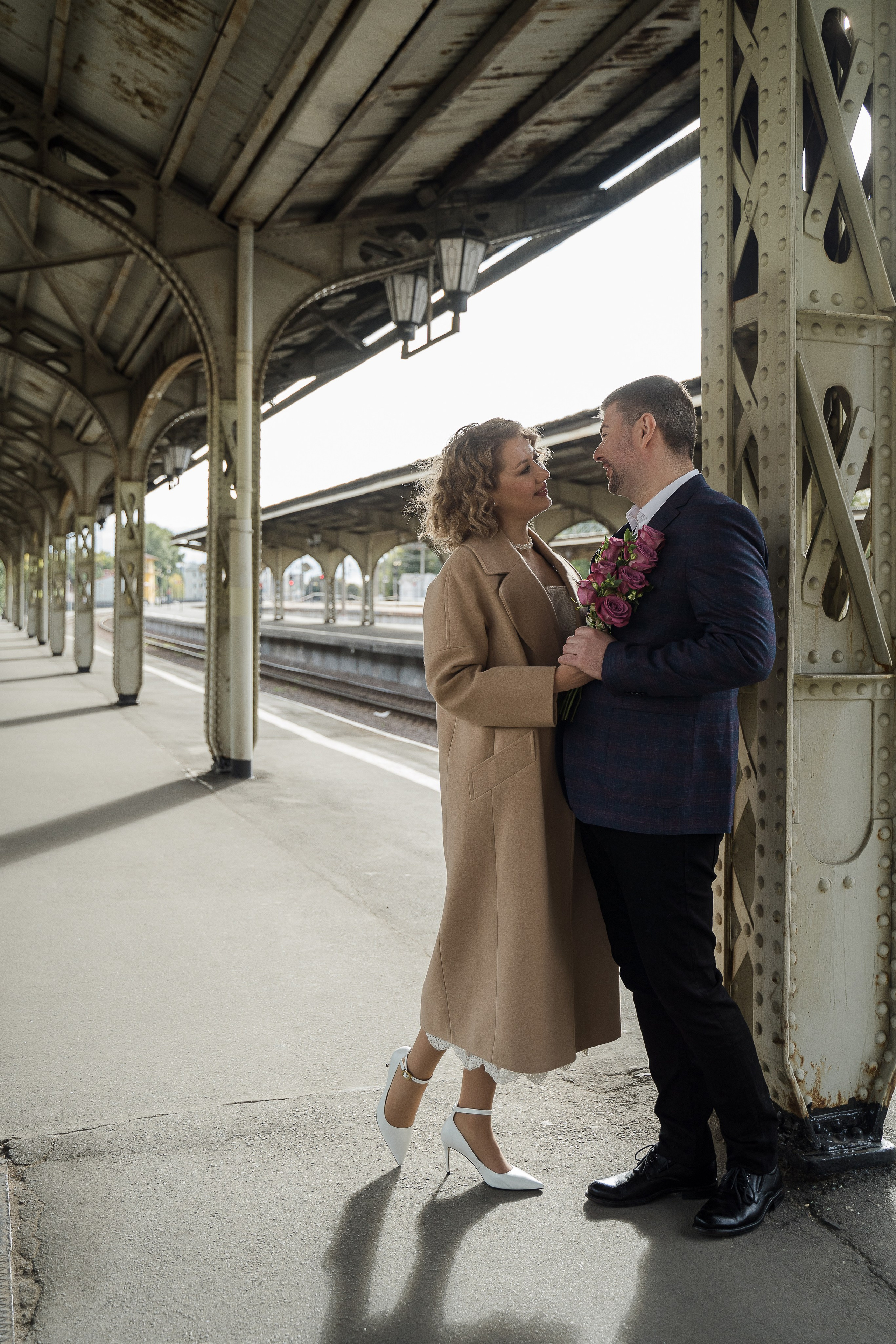 Свадебная фотосессия на Витебском вокзале. Свадебный и семейный фотограф в Пушкине и Санкт-Петербурге Мария Филиппова