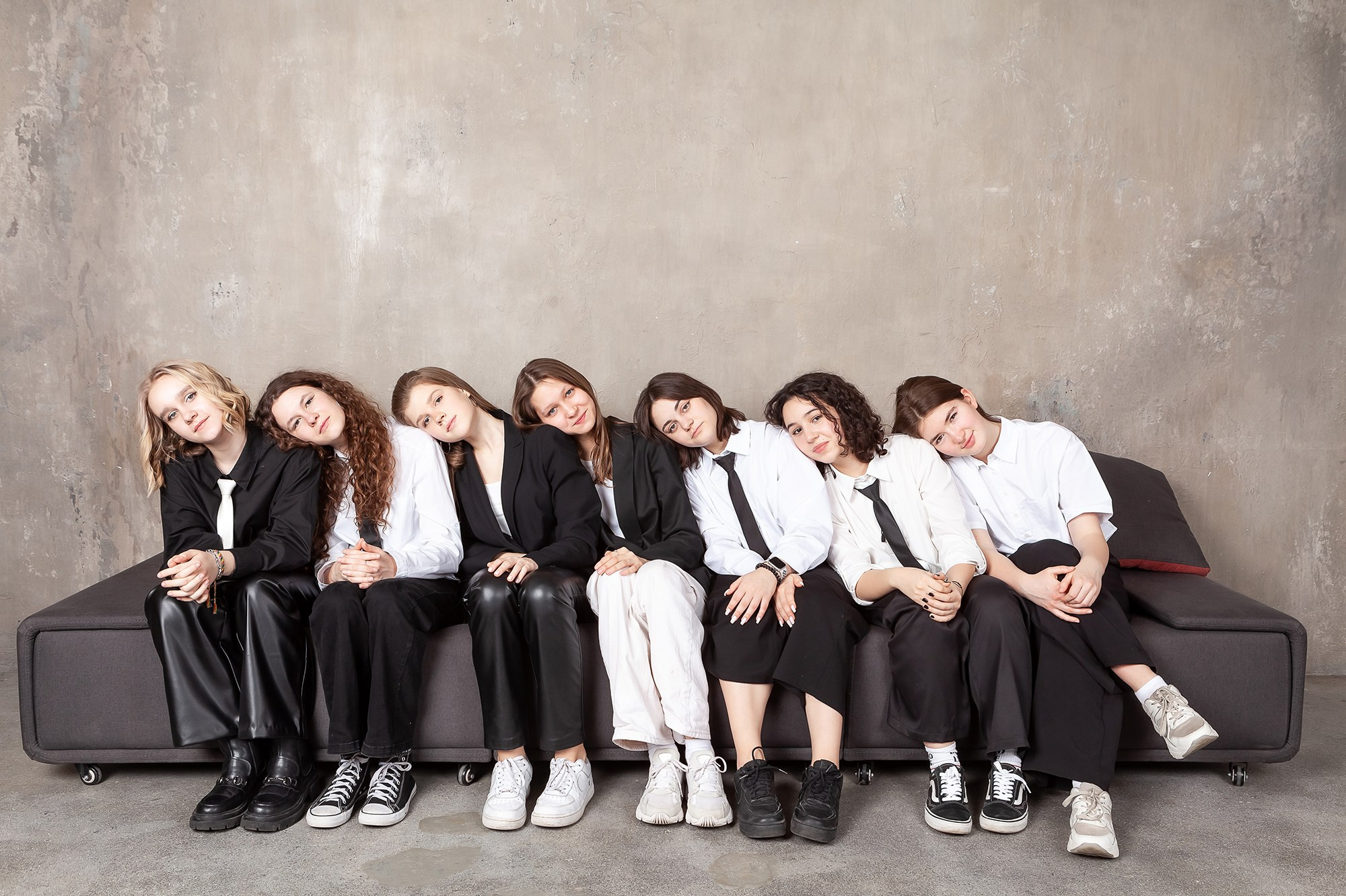 Групповое фото учениц 9-го класса