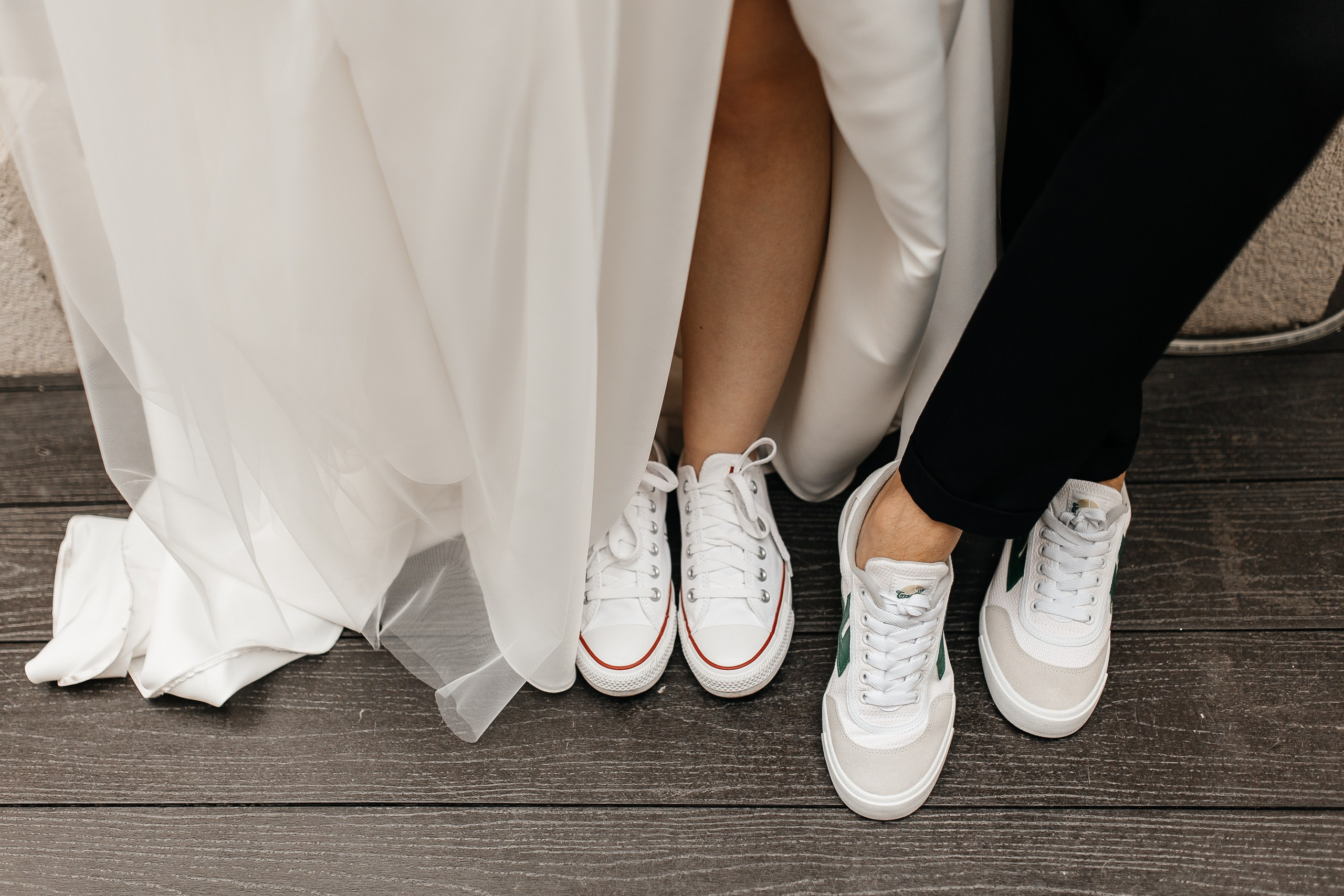 Здравствуйте! Я&nbsp;свадебный фотограф из&nbsp;Ульяновска, работаю в&nbsp;том числе по&nbsp;всей России и&nbsp;с&nbsp;выездом за&nbsp;границу. Снимаю свадьбы, lovestory, корпоративы, светский репортаж. Провожу обучение по&nbsp;фотографии, мастер-классы и&nbsp;воркшопы для других фотографов.