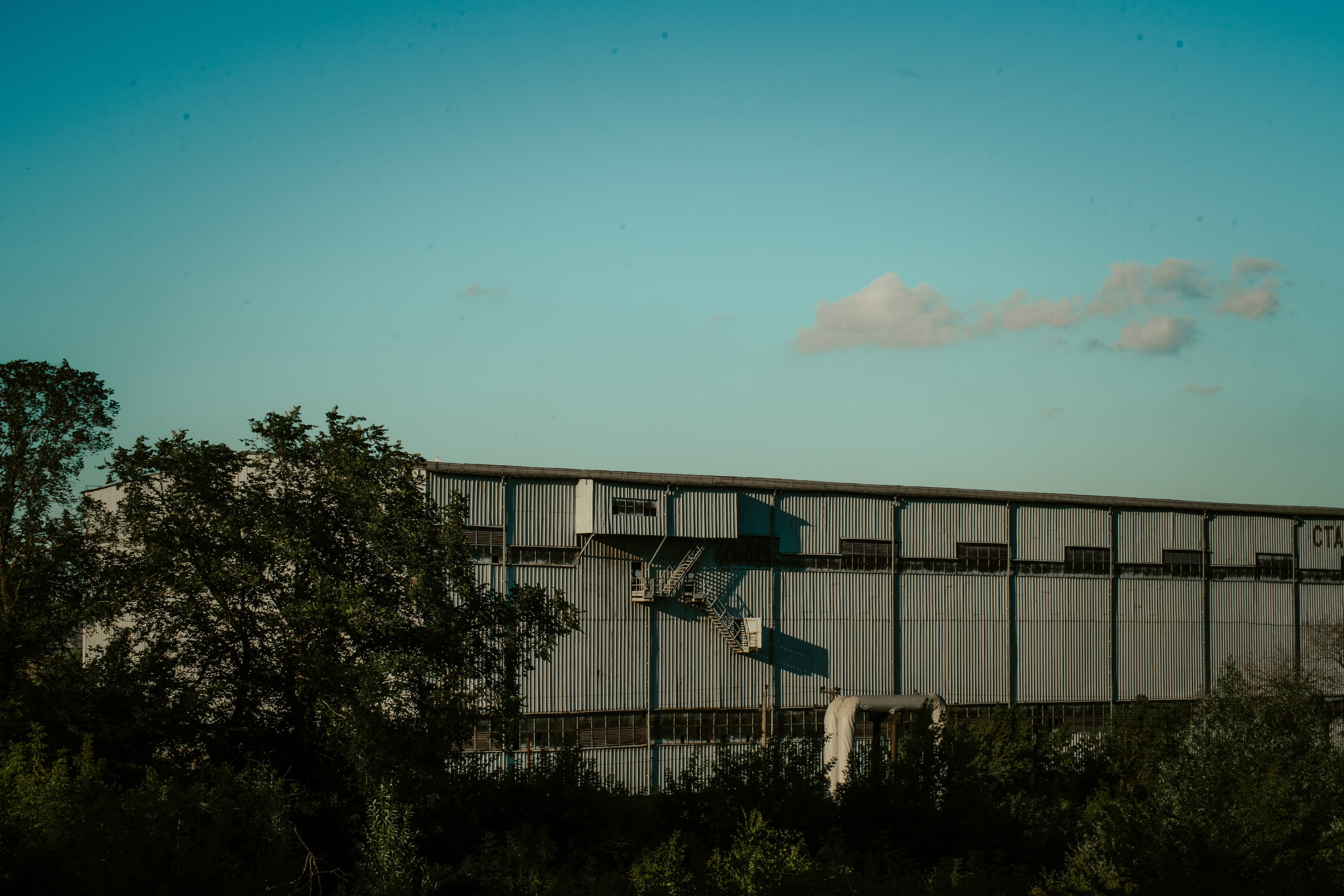 Tender Colors of a Heavy City. Whoii art