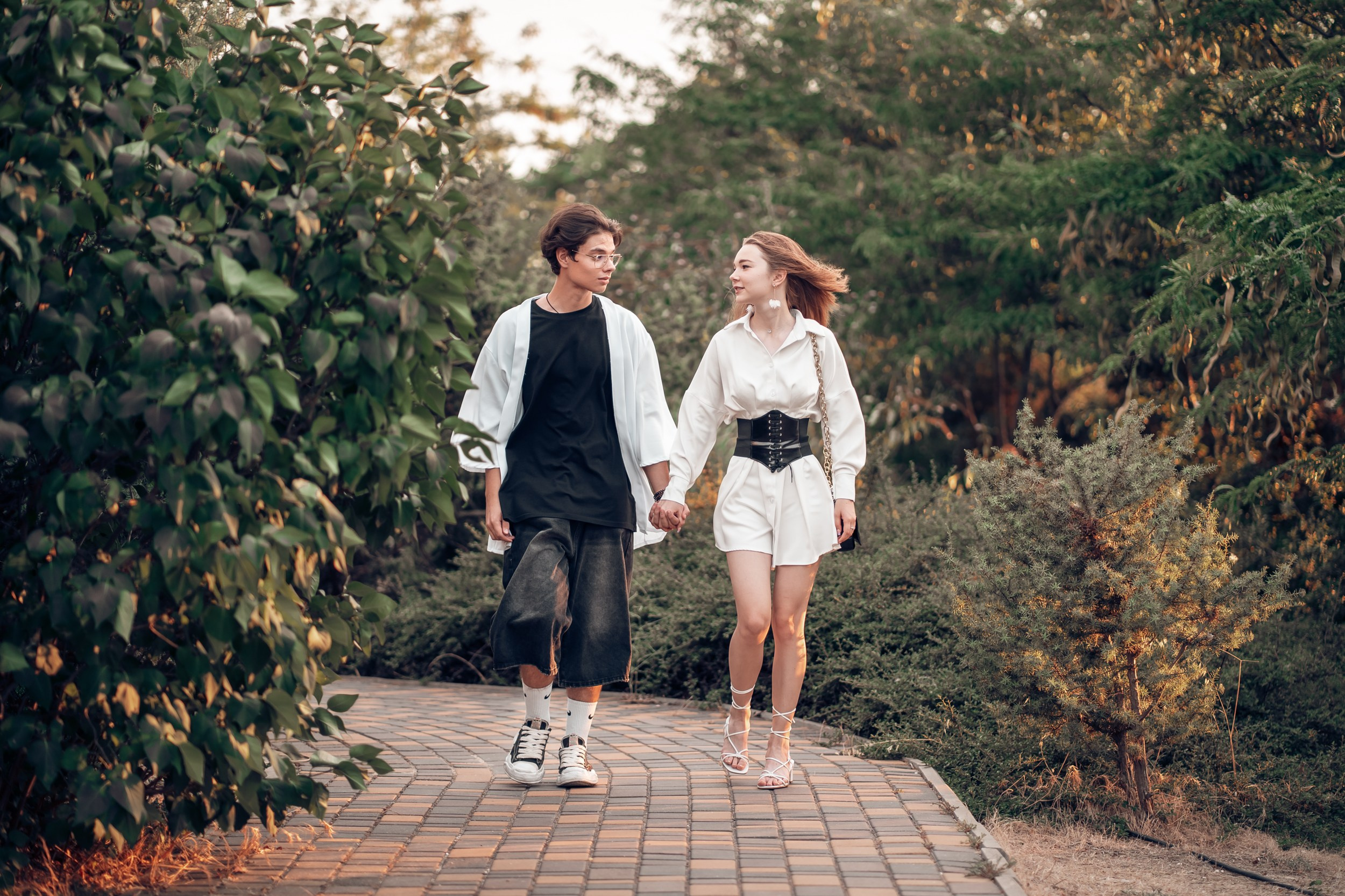 Романтическая фотоистория на закате пляжа Аквамарин. Церковный фотограф Севастополь