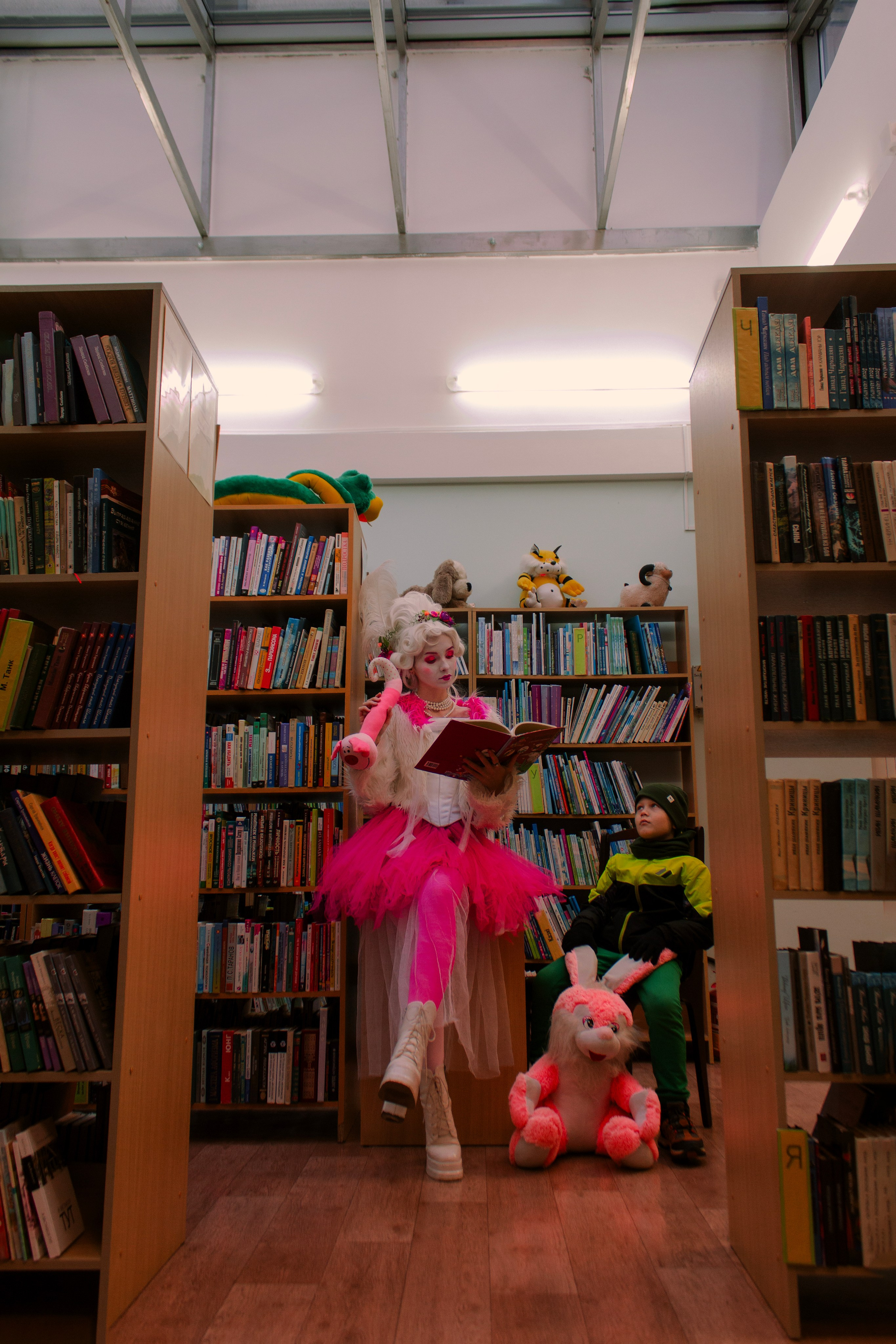 Дама, а вы к нам откуда?