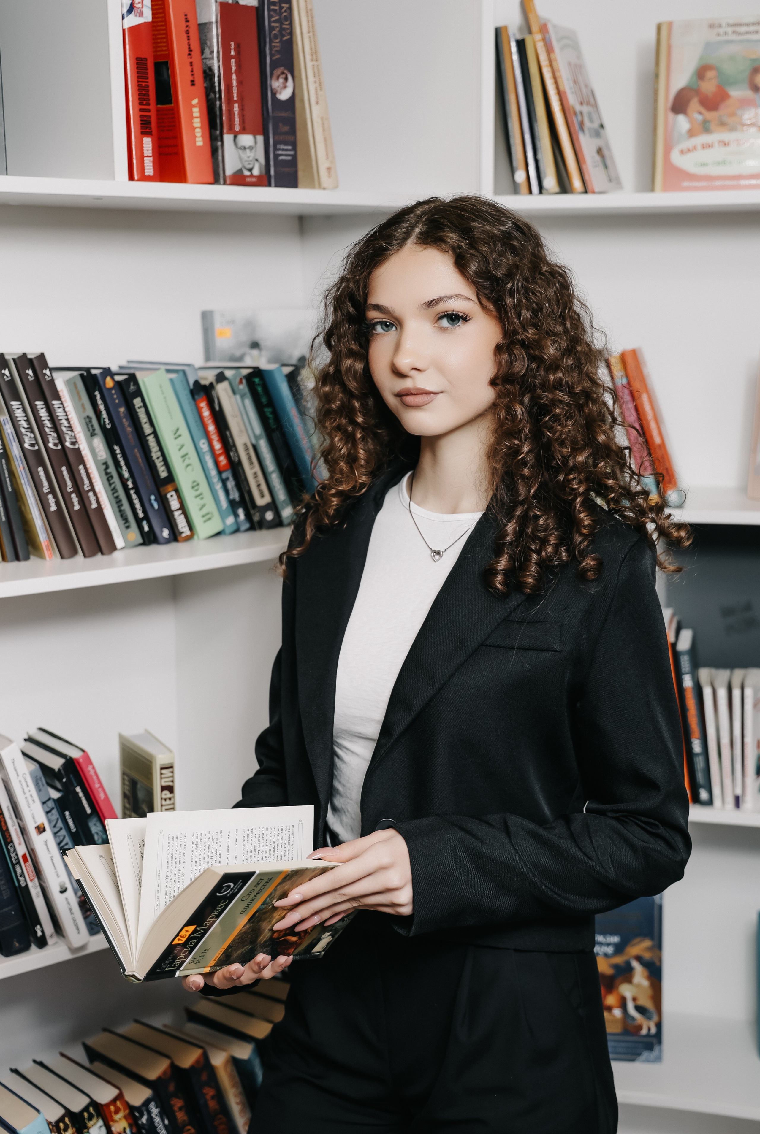 Школьные. Фотограф свадебный, репортажный, индивидуальный, фото для маркетплейсов, брендов, автосалонов