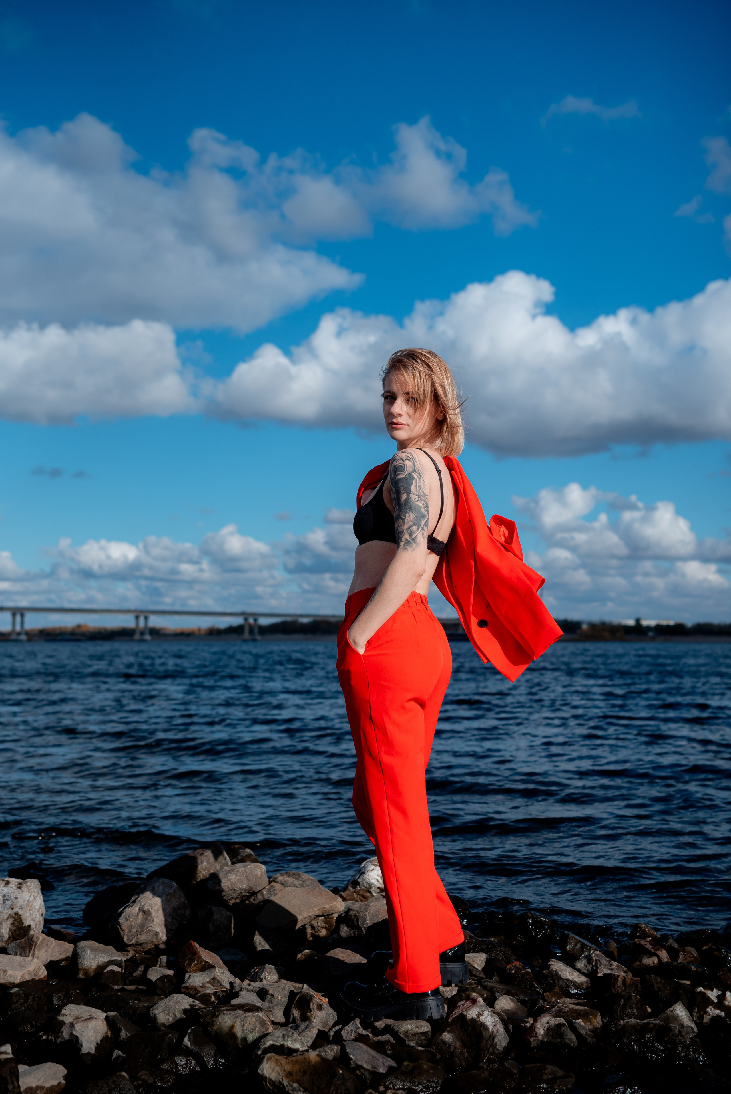 Фотосессия для яркой девушки Лилии на набережной Волгограда. Фотограф в Волгограде и Волжском Александр Горбань