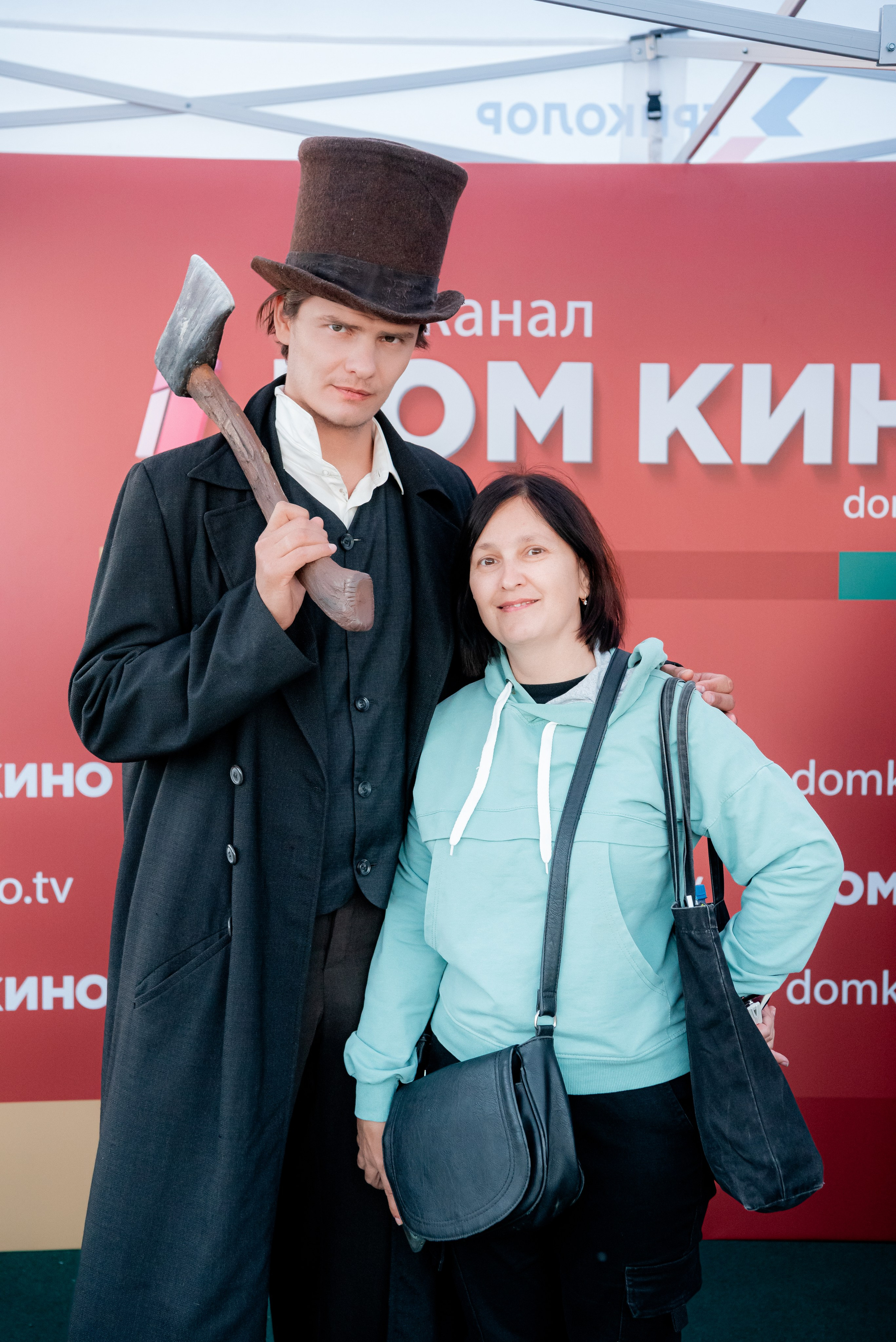 Портретные фото с артистами в палатке Триколор Дом Кинов на день города Волгоград. Фотограф в Волгограде и Волжском Александр Горбань