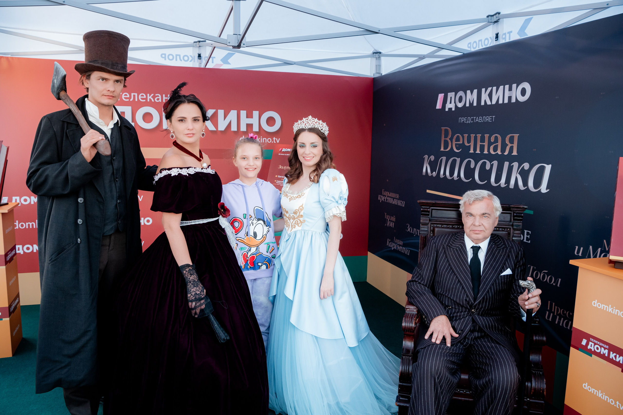 Портретные фото с артистами в палатке Триколор Дом Кинов на день города Волгоград. Фотограф в Волгограде и Волжском Александр Горбань