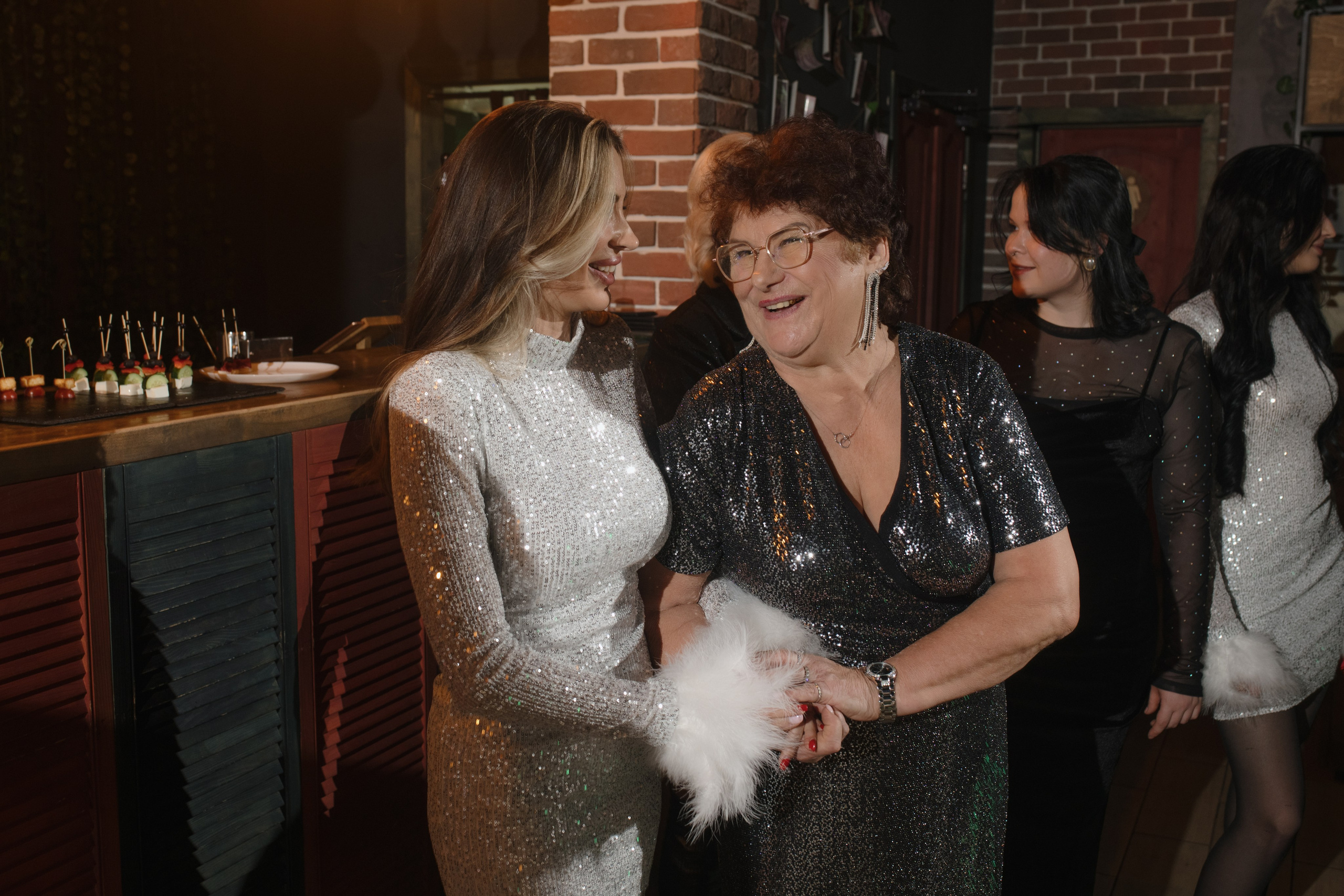 День рождения Томы — Let`s Talk Bar. Свадебный фотограф Екатеринбург/Челябинск — Любовь Волохова