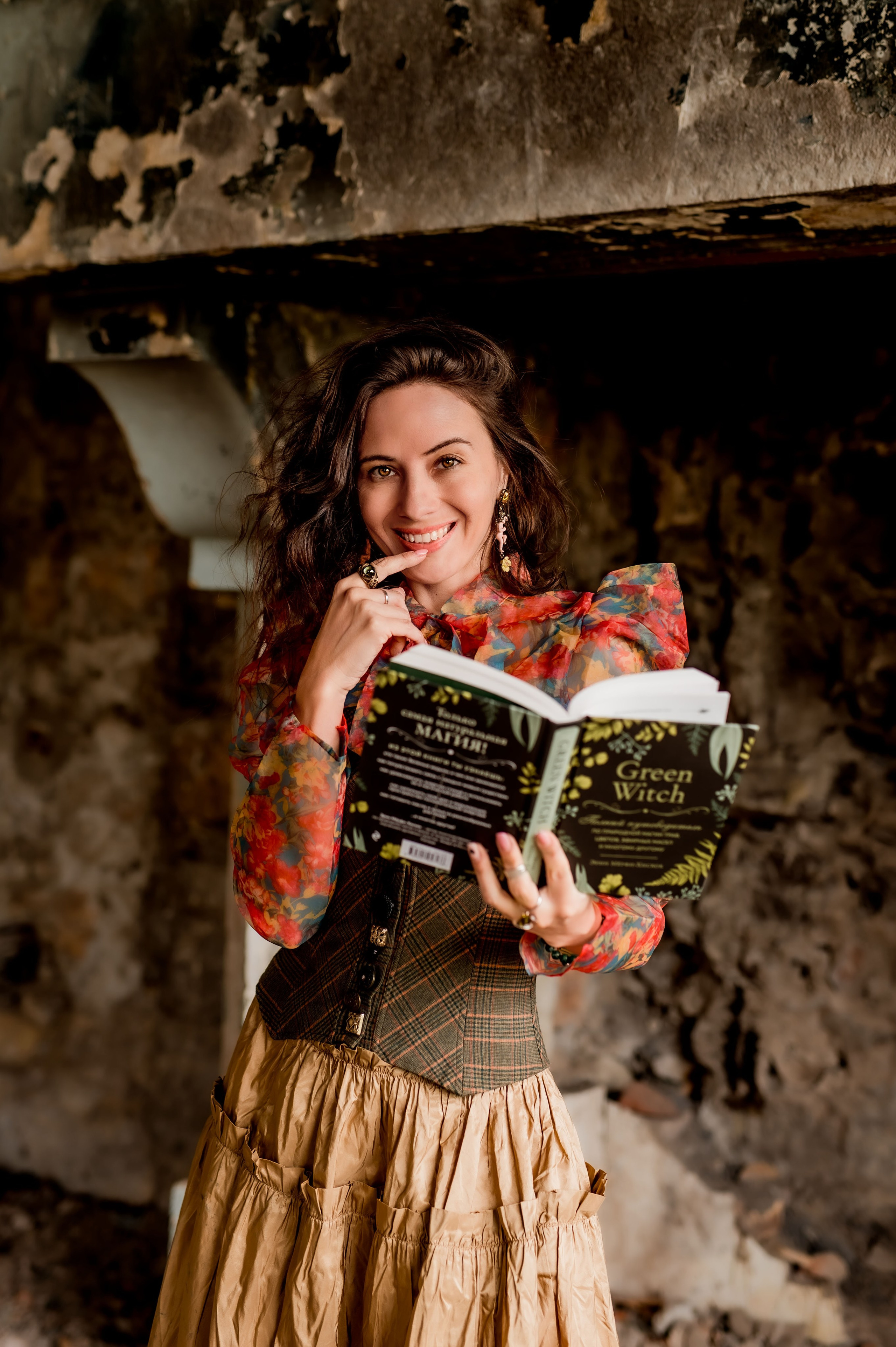 Фотосессии в Замке принца Ольденбургского в Абхазии для красивой девушки