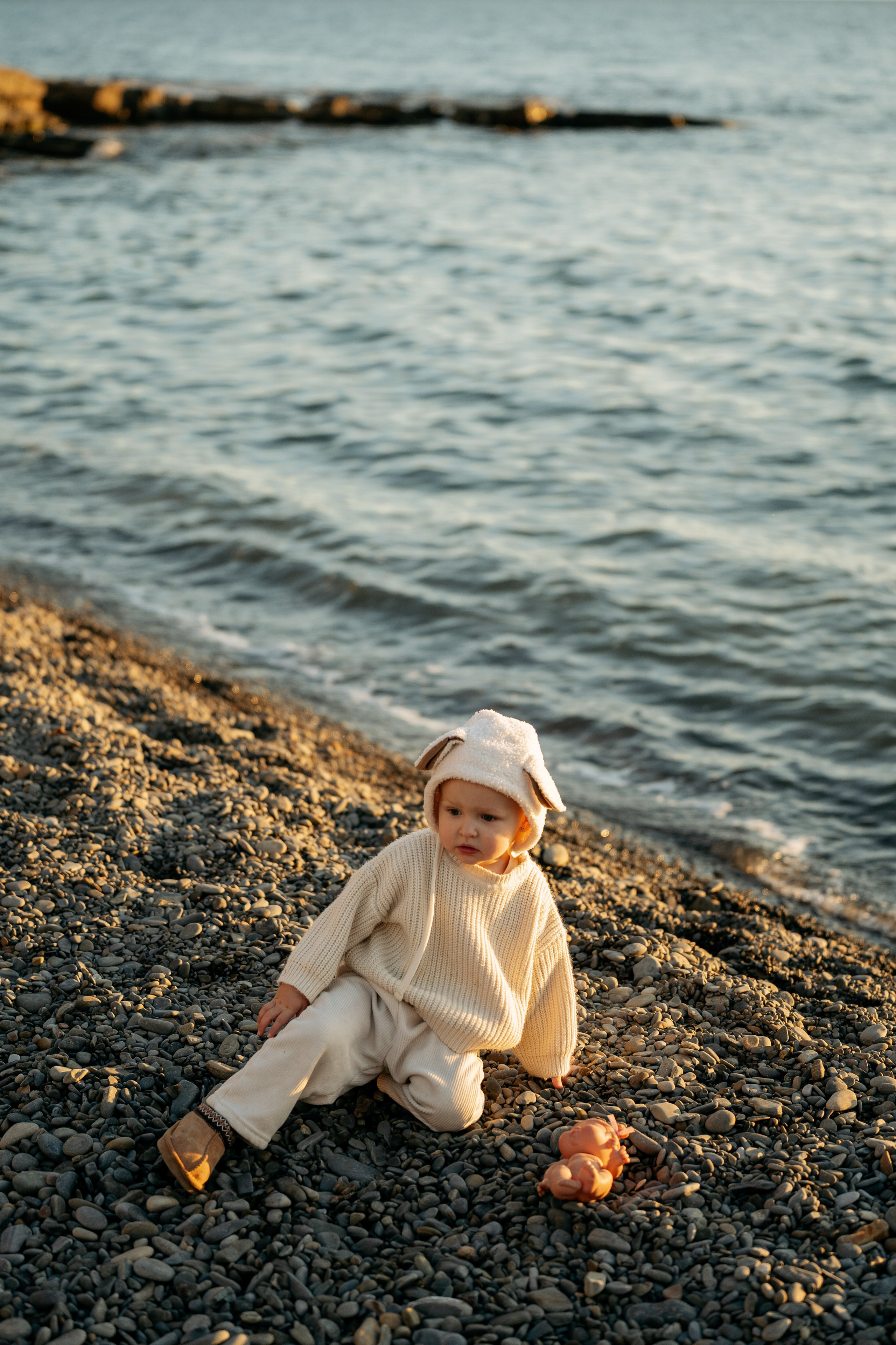 Семейная фотосессия на набережной Новороссийска. Съемка у моря от фотографа Новороссийска для вашего альбома.