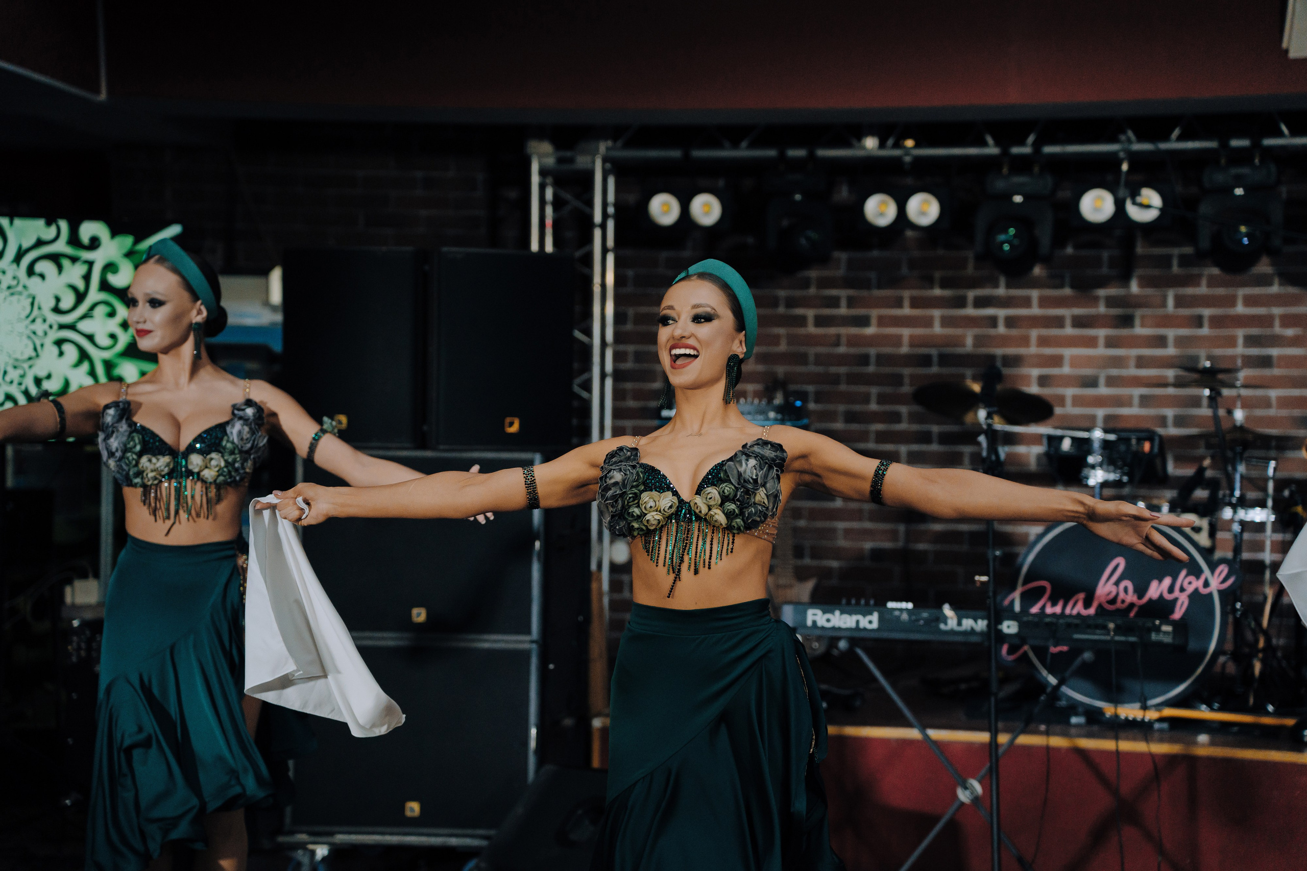 20 ЛЕТ МЕГАПОЛИС ЧЕЛЯБИНСК ХЕДЛАЙНЕР ЕЛКА. Репортажный фотограф Зуев Роман г. Челябинск