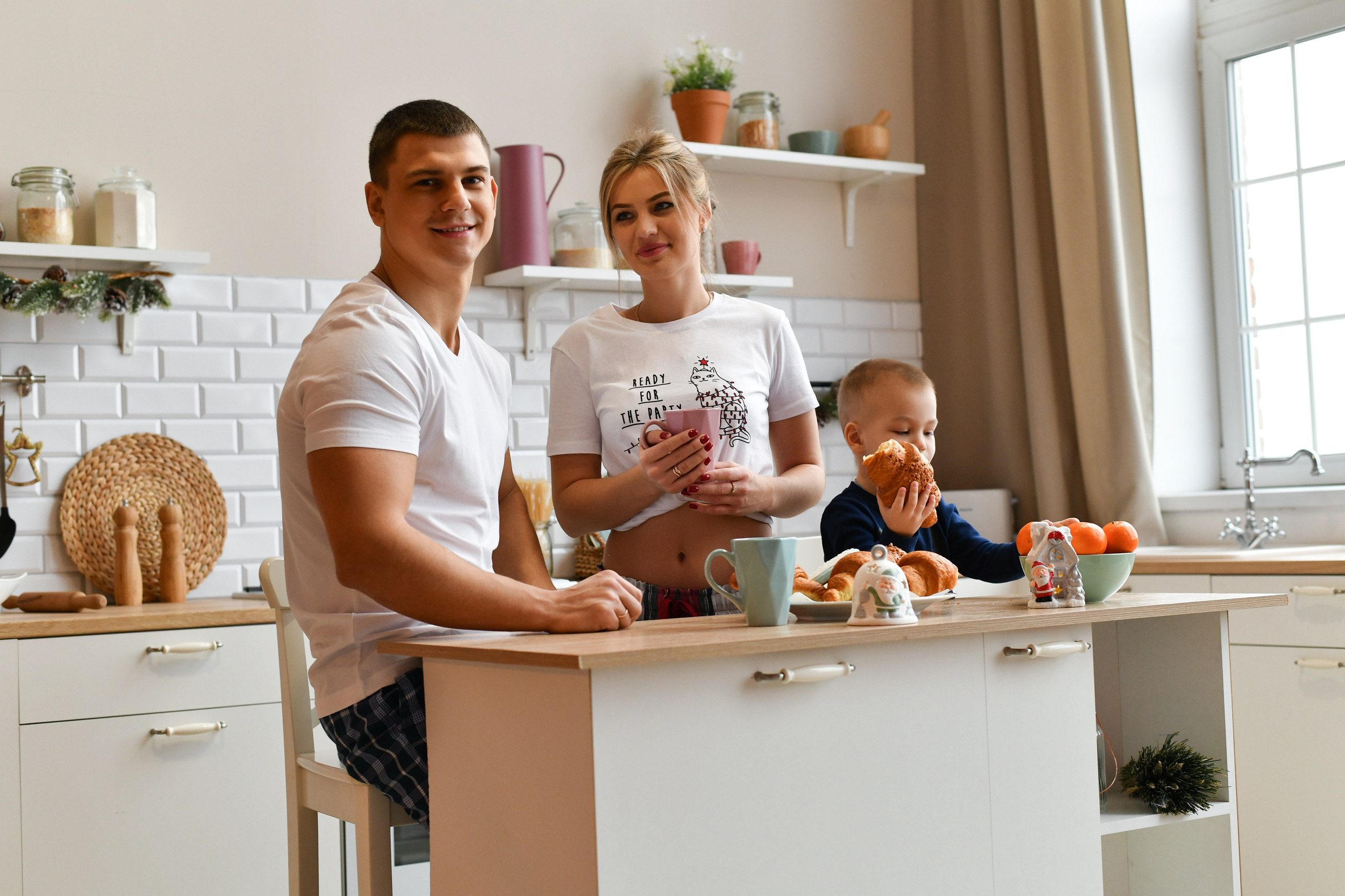 Уютное утро одной красивой семьи. Студия Фотомания. Портретный и контент фотограф в Воронеже Елена Николайчик