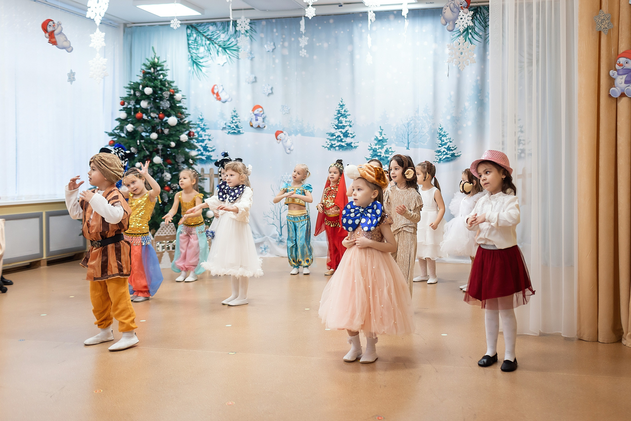 Утренник_"Веселый балаганчик» 2024. Семейный фотограф в Санкт-Петербурге