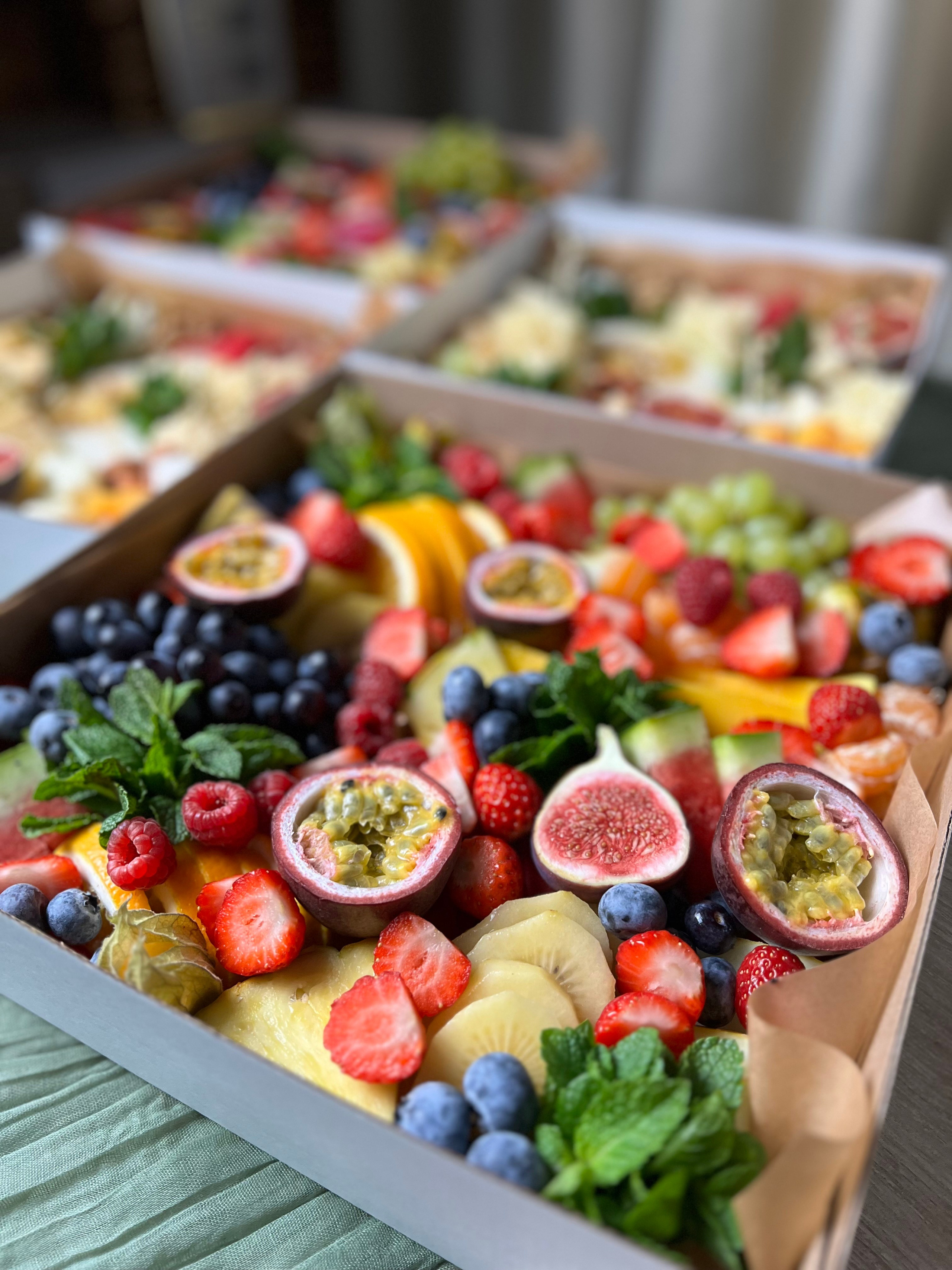 ГастроБоксы. Выездной кейтеринг, съедобные букеты, торты и сладости на заказ