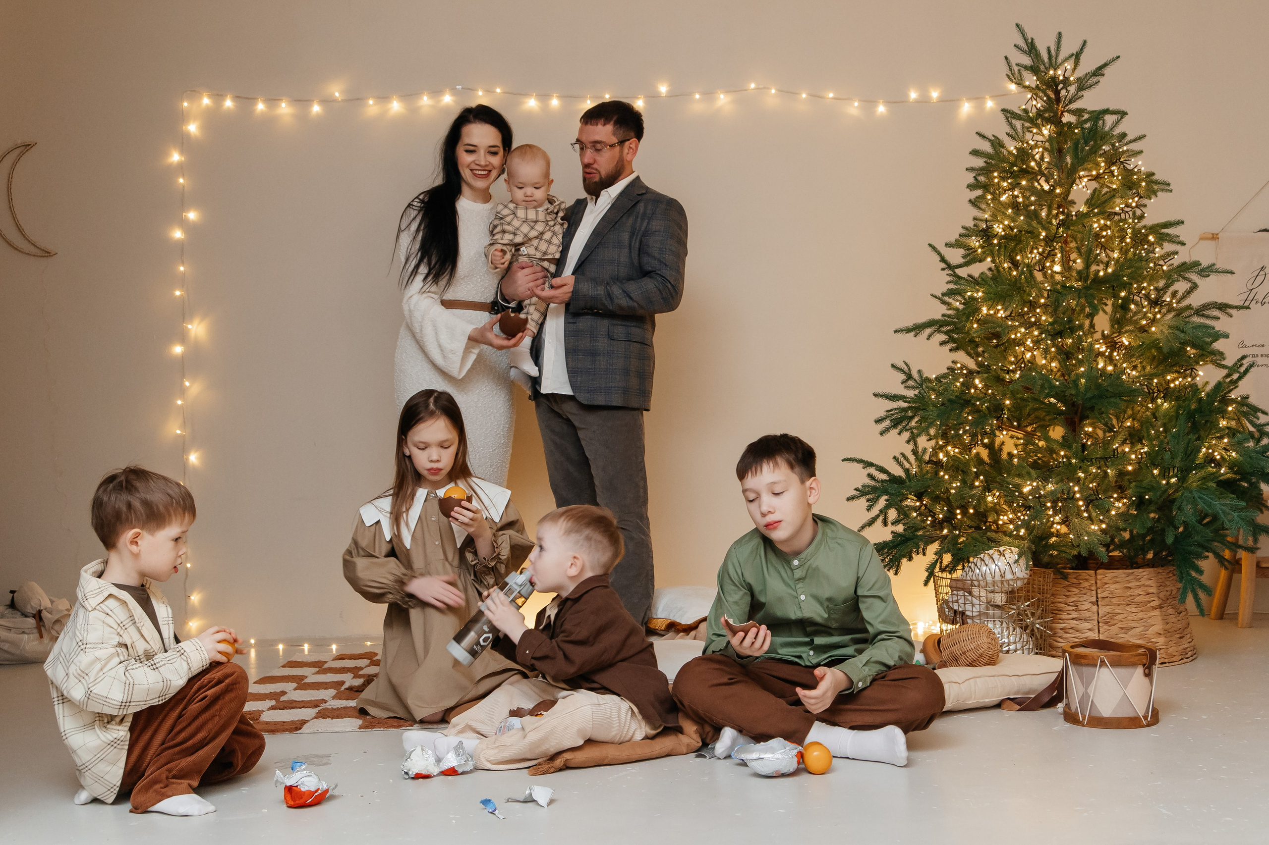 Новогодняя семейная фотосессия в студии. Свадебный, семейный фотограф, контент съёмка. Екатеринбург. Елена Граф