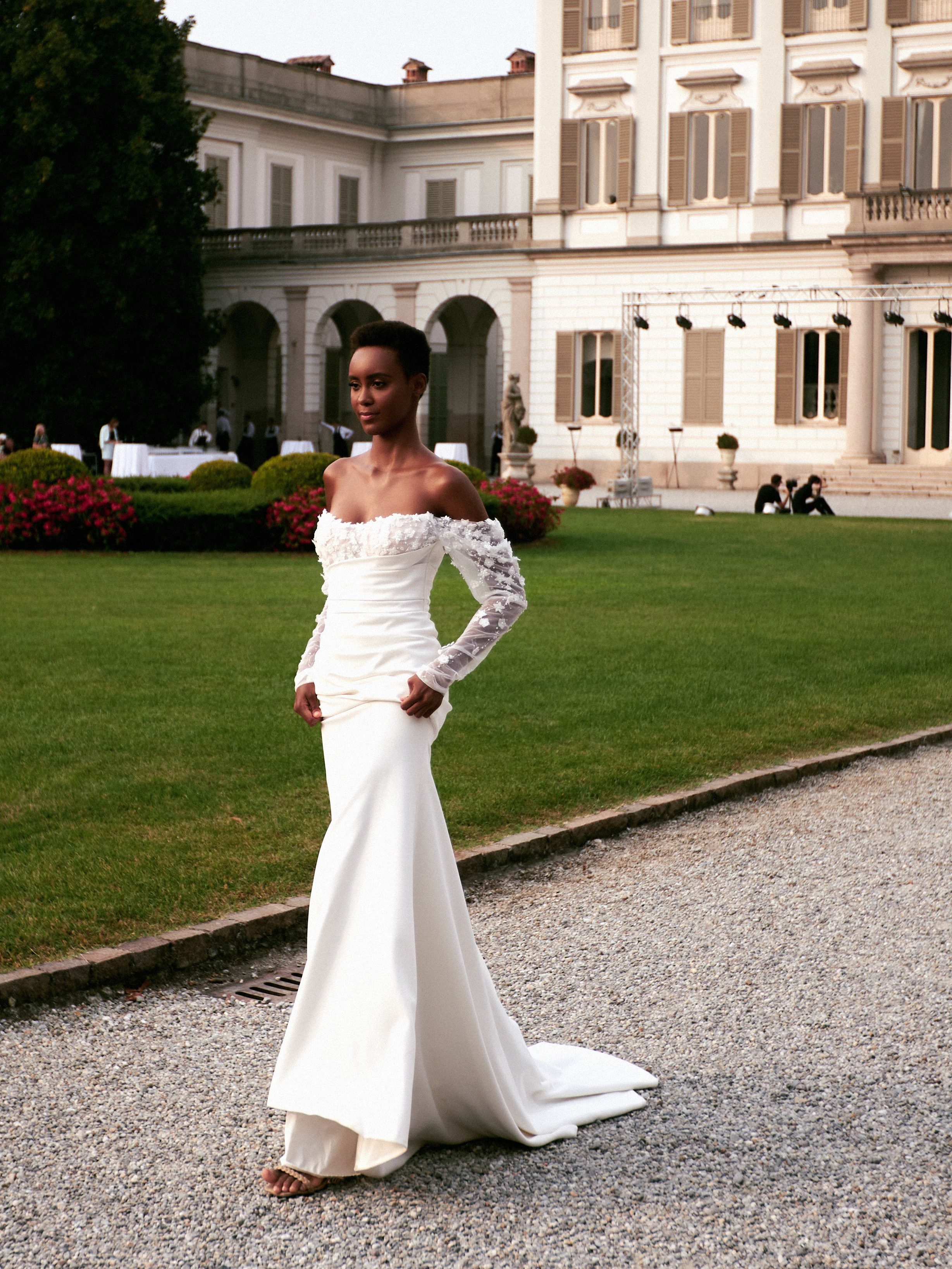 White Wedding Platform Runaway 2023 Milano. Photographer & Videographer in Barcelona