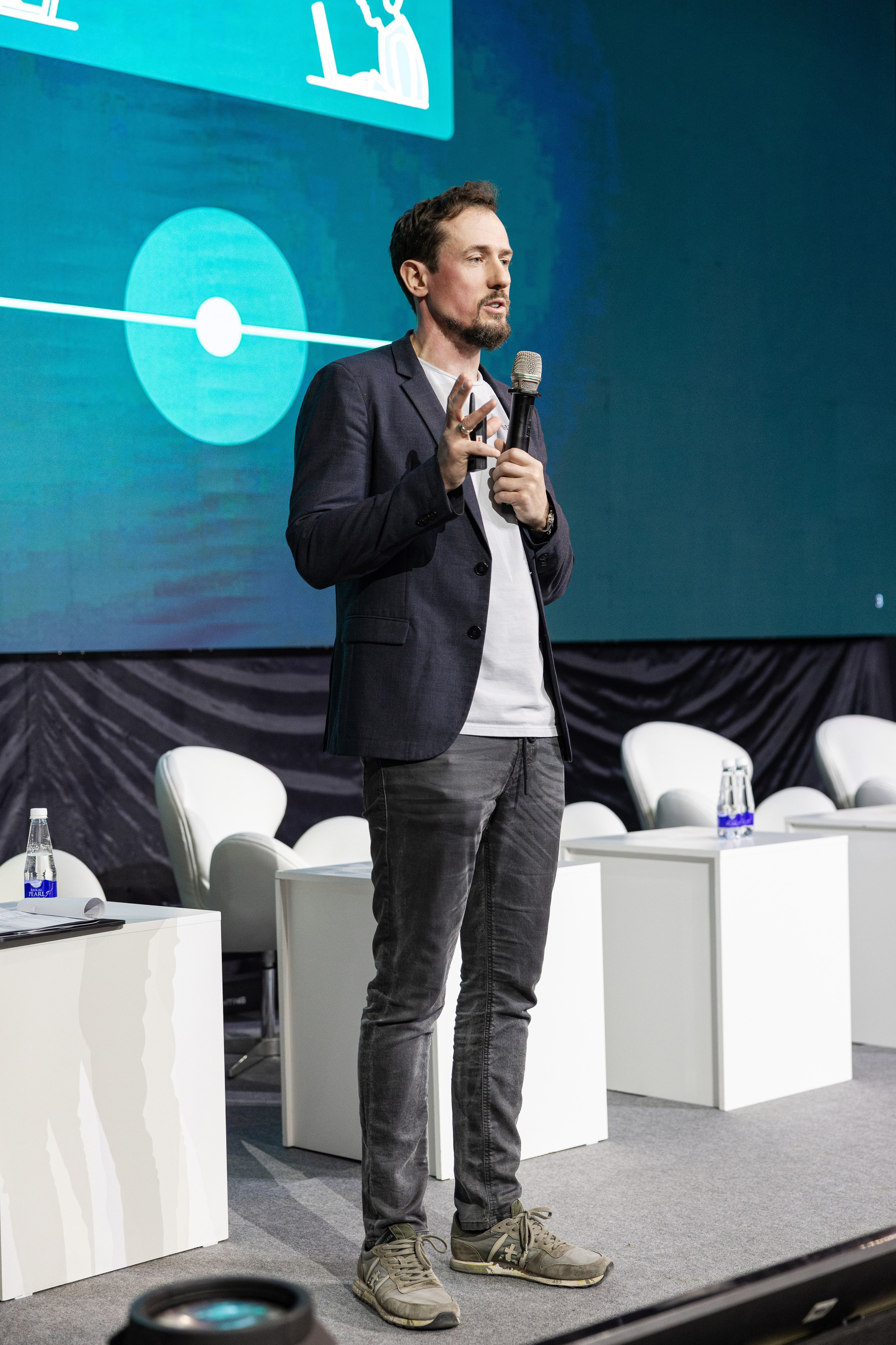 Data Summit 2025 (1). Свадебный репортажный фотограф в Москве