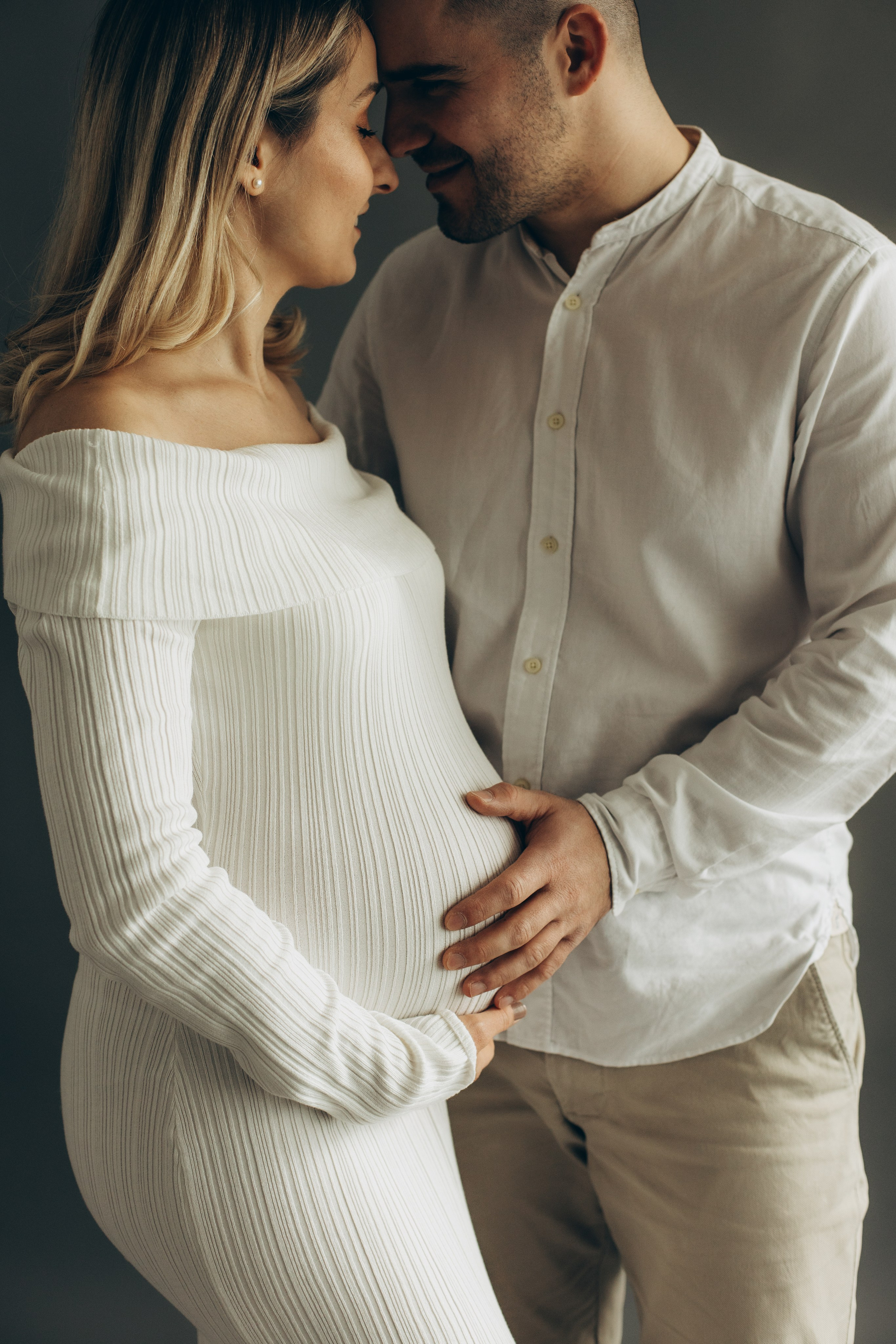 Babybauch-Shooting im Studio. Fotografin in Erlangen, Nürnberg und Umgebung