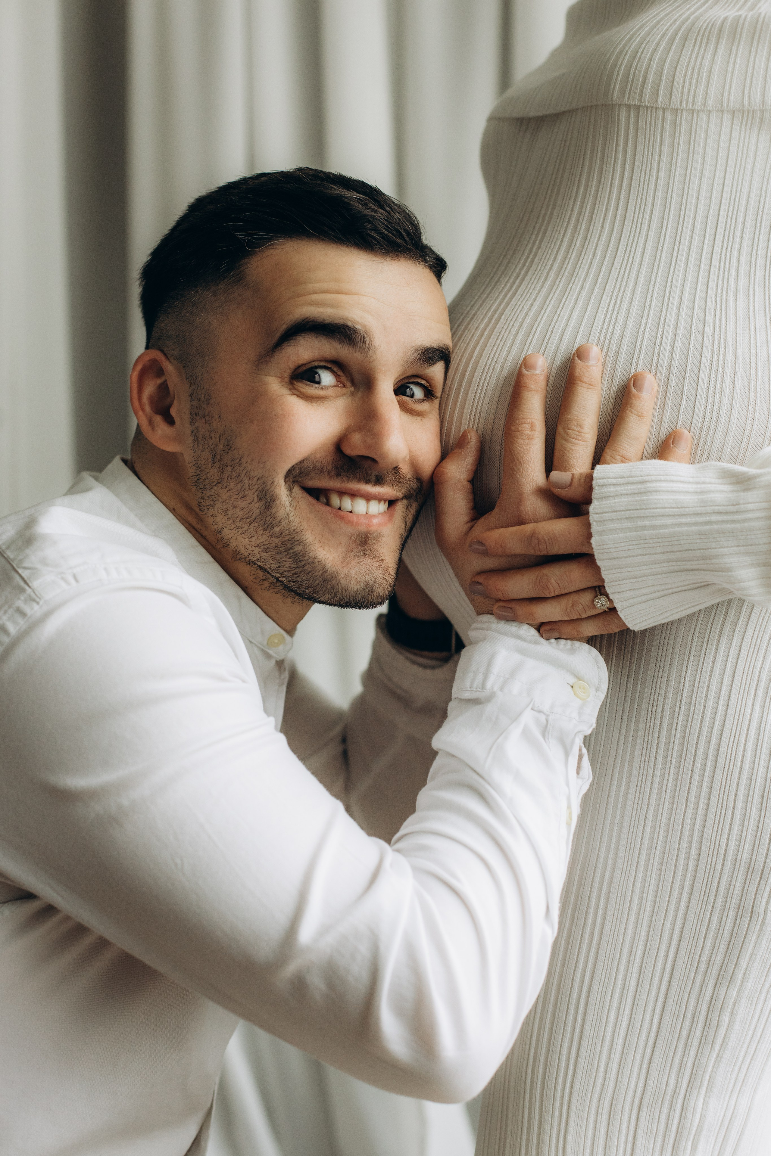 Babybauch-Shooting im Studio. Fotografin in Erlangen, Nürnberg und Umgebung