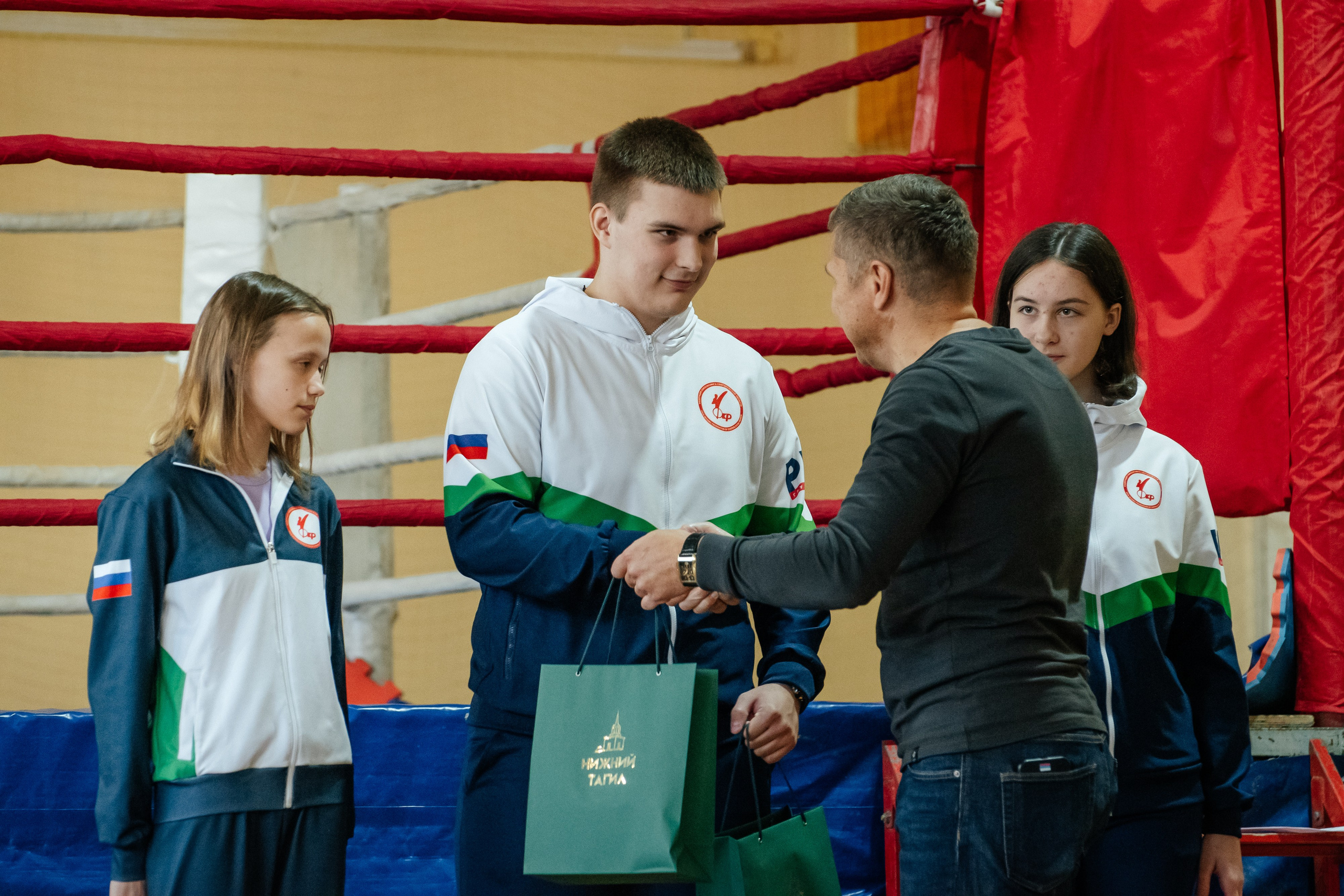 Награждение особо отличившихся бойцов