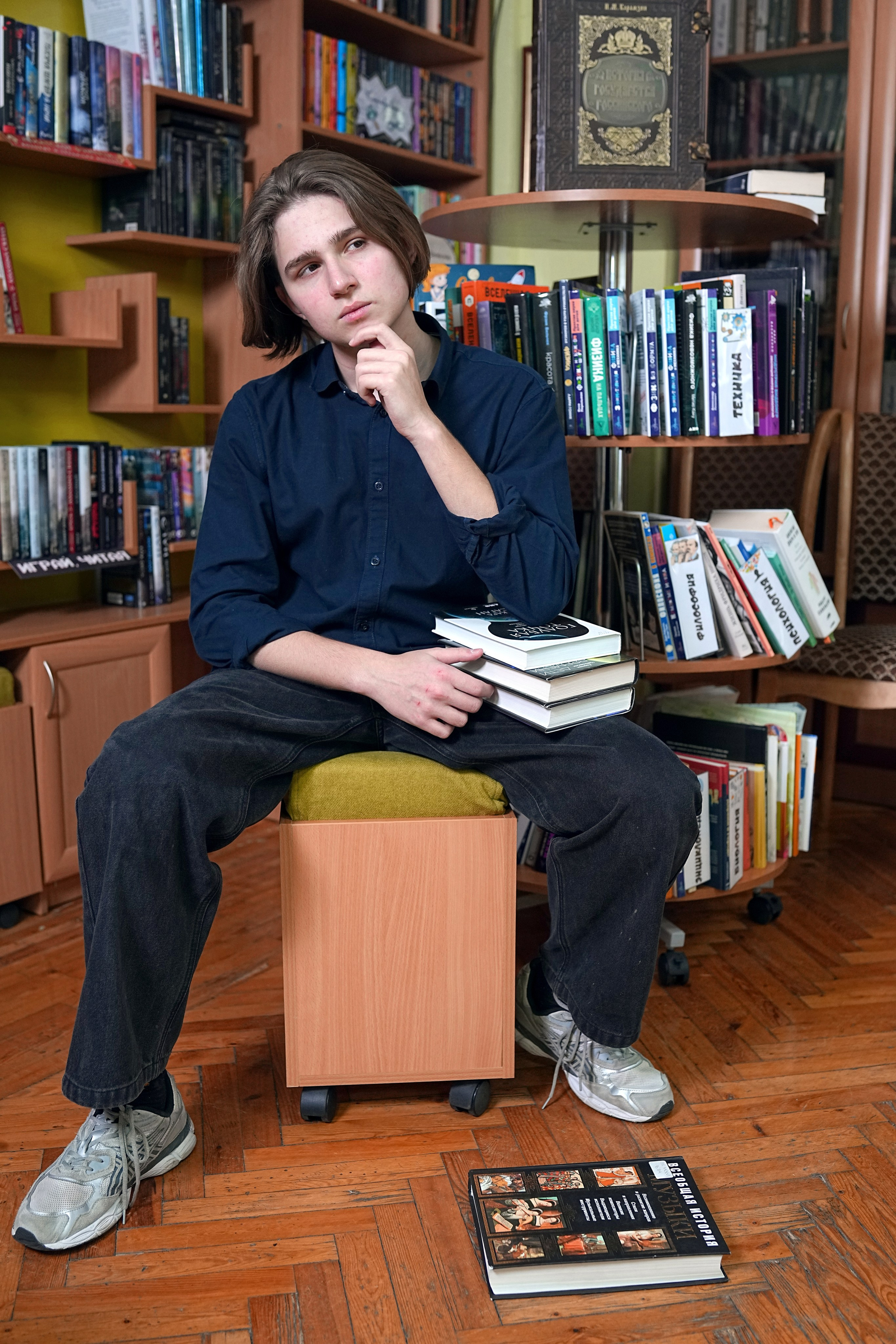 ФОТОСЕССИЯ В ГОРОДСКОЙ БИБЛИОТЕКЕ. Школьная фотография в Санкт-Петербурге, выпускные альбомы, фотосессии