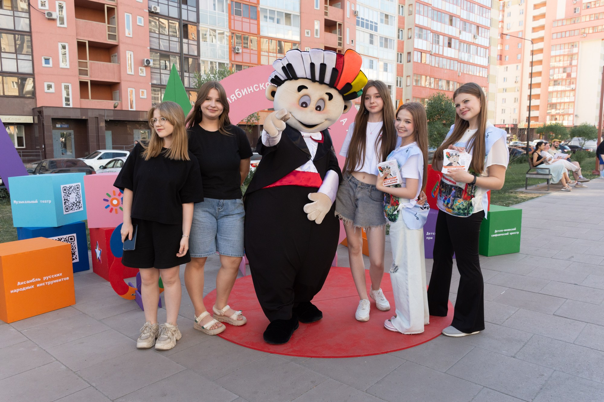 Фестиваль современного исполнительского искусства (Сквер Академ Риверсайд). Фотограф Максим Буряк