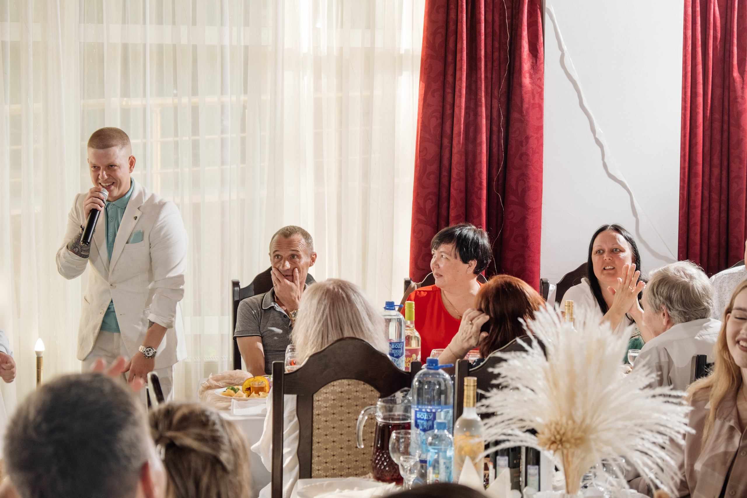 Свадебный ретопртаж. Профессиональная фотосъемка в Крыму. Натуральные эмоции и живые кадры. Забронируйте дату прямо сейчас!