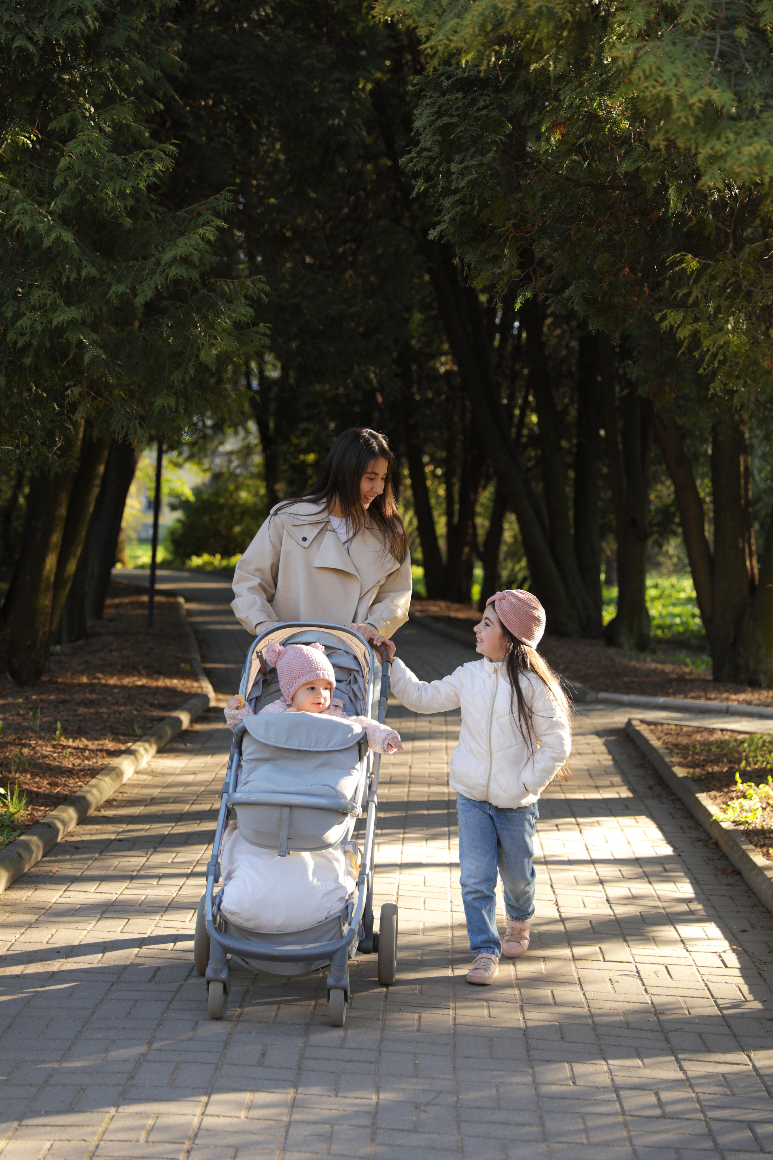 Мама с дочками на прогулке. Семейный и детский фотограф в Санкт-Петербурге Юлия Суркова