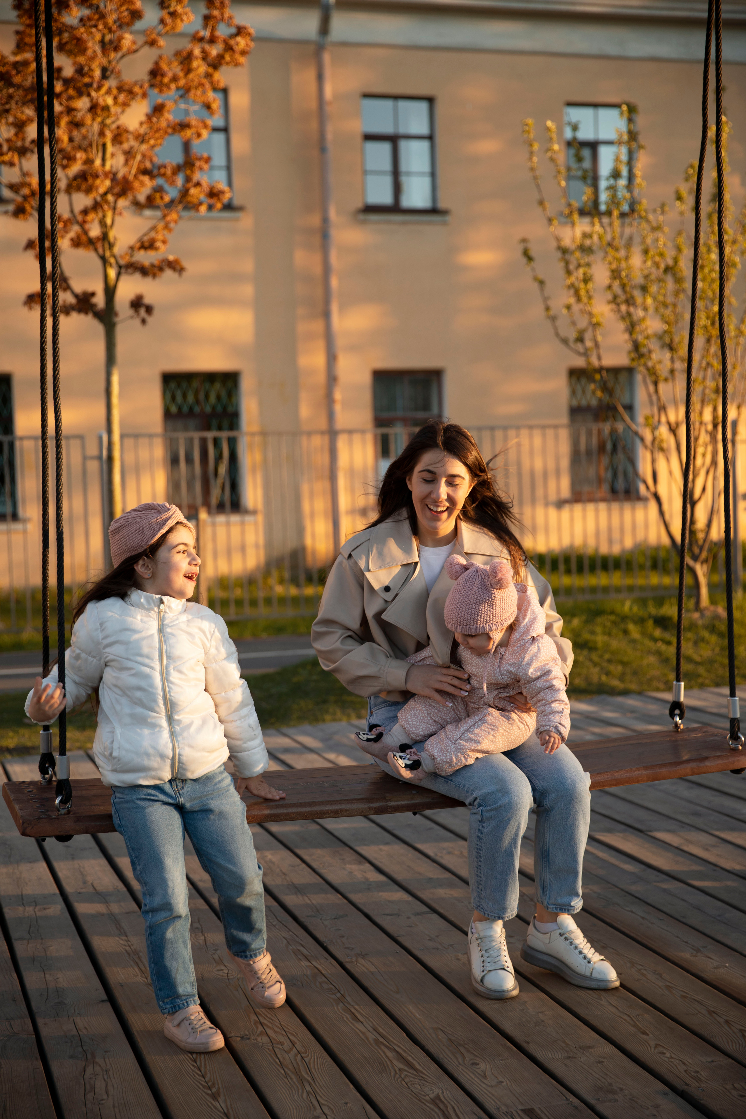 Мама с дочками на прогулке. Семейный и детский фотограф в Санкт-Петербурге Юлия Суркова