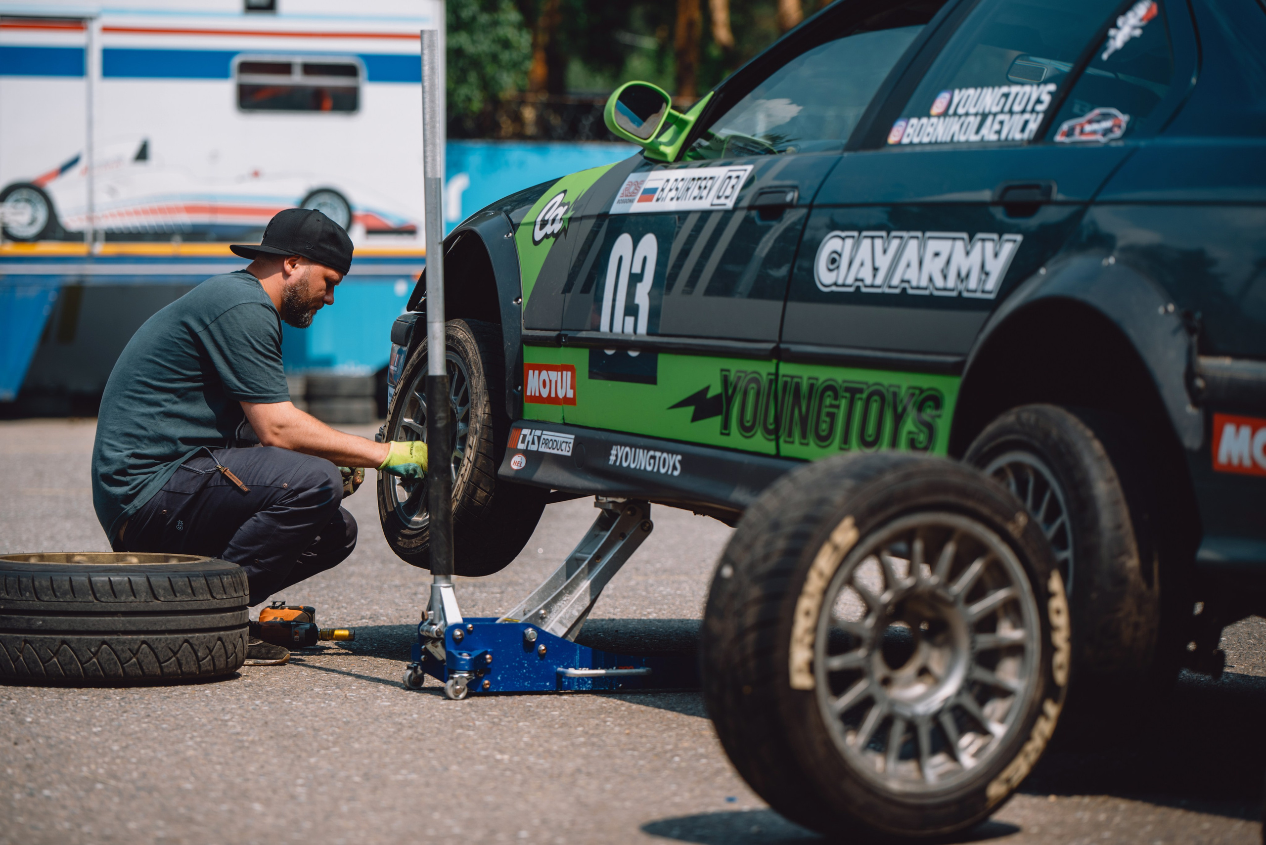 Rds запад ADM Raceway. DeLorein