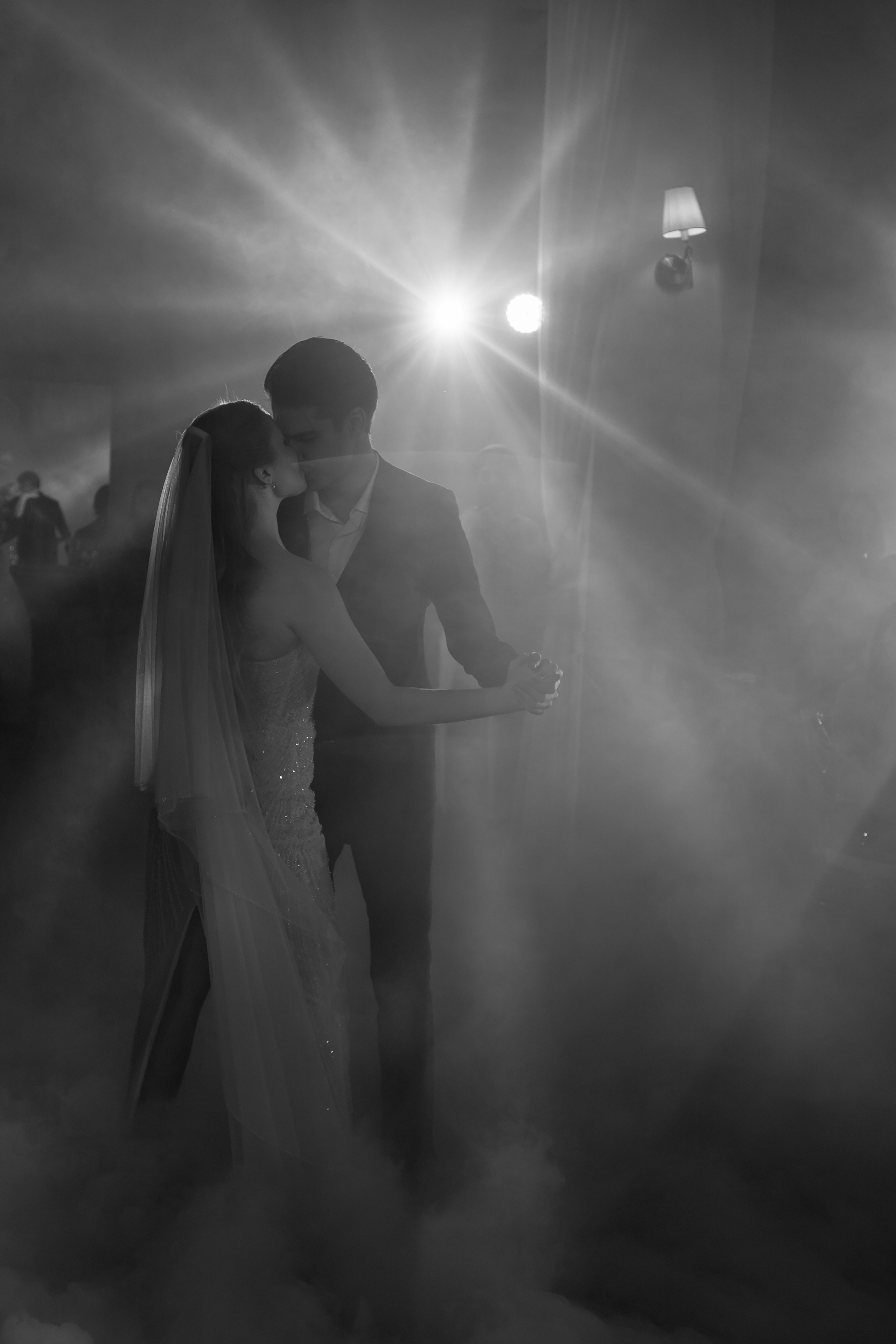 ПЕРВЫЙ ТАНЕЦ МОЛОДЫХ НА БАНКЕТЕ. ТРОГАТЕЛЬНЫЙ МОМЕНТ (СНЯТО В СИБИРЕ В НИЖНЕВАРТОВСКЕ). Профессиональный фотограф, Санкт-Петербург — Виктория Богомолова