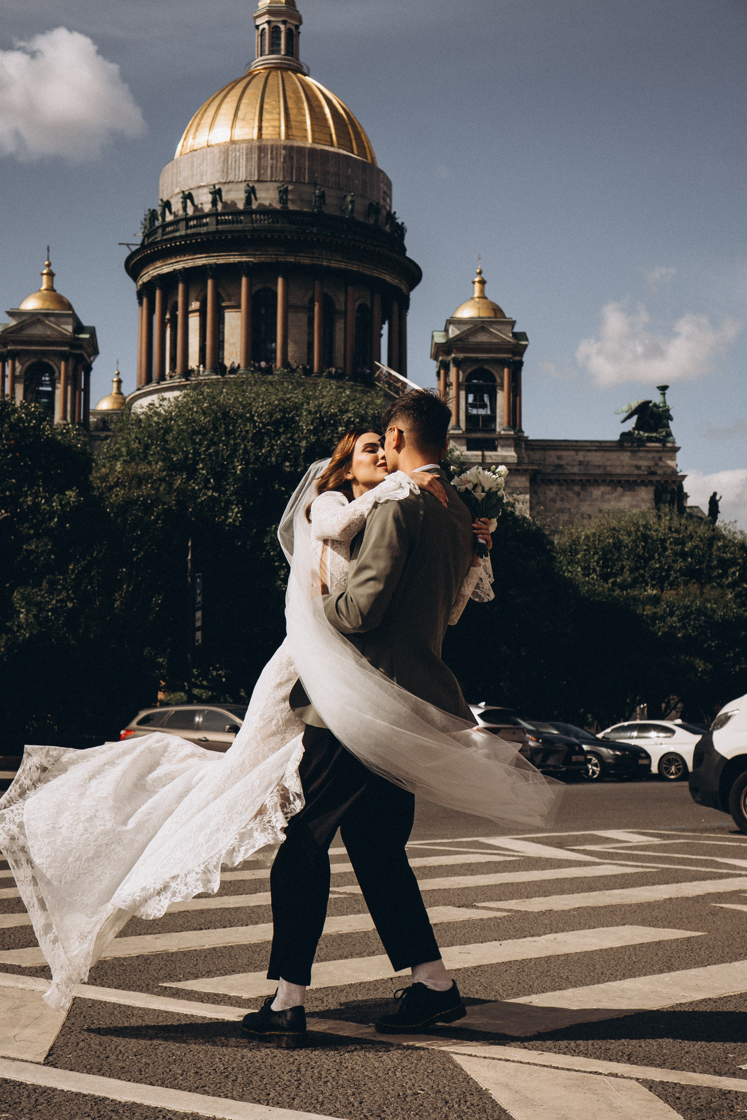 СВАДЕБНАЯ ПРОГУЛКА ВОЗЕ ИСАИКЕВСКОГО СОБОРА АСТОРИИ И ЗАКОНОДАЛЕТНОГО СОБРАНИЯ. Профессиональный фотограф, Санкт-Петербург — Виктория Богомолова