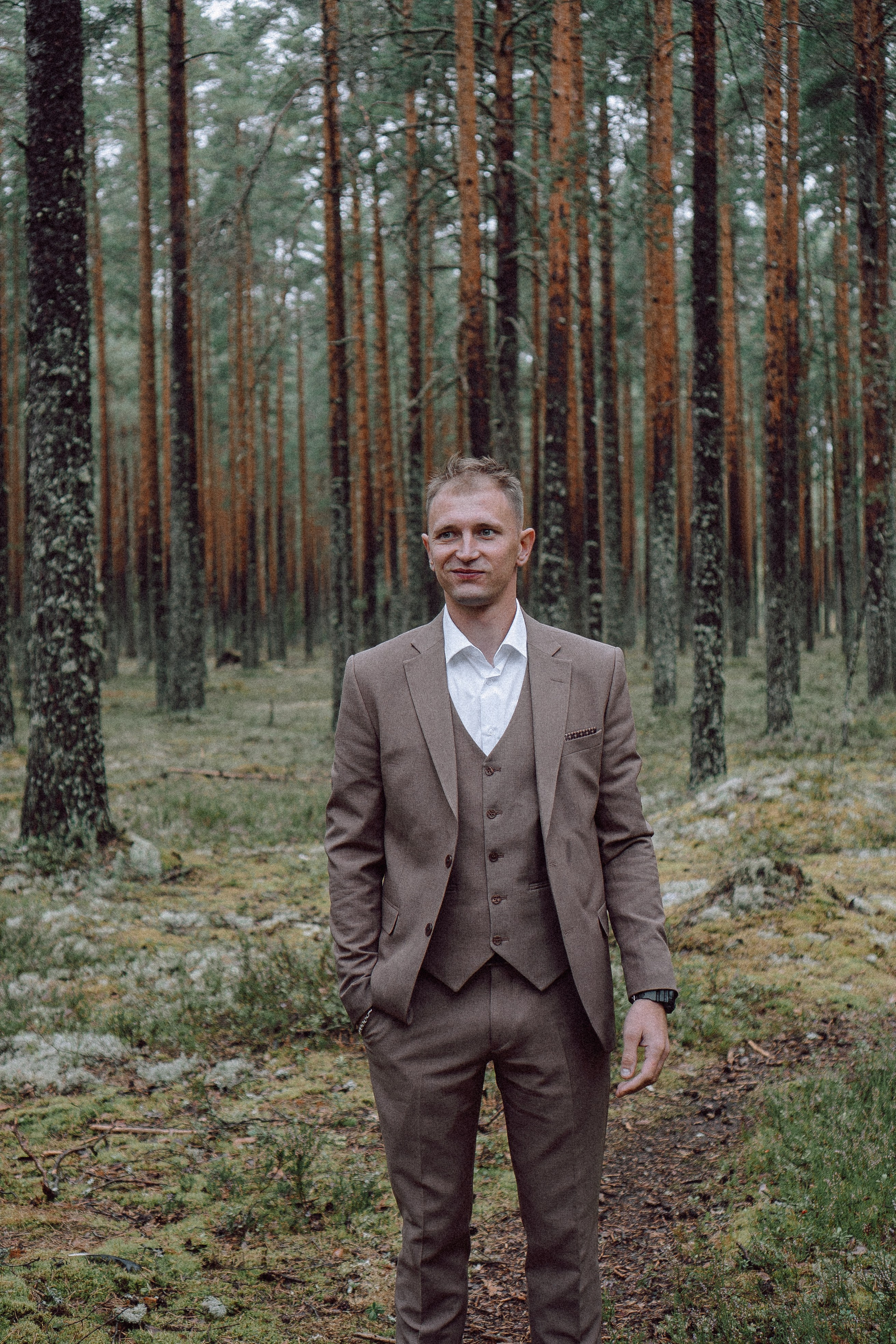 СВАДЕБНАЯ ФОТОСЕССИИЯ ПАРЫ В ГОРОДЕ ПРИОЗЕРСК В СОСНОВОМ ЛЕСУ И С ПИКАПОМ. Профессиональный фотограф, Санкт-Петербург — Виктория Богомолова