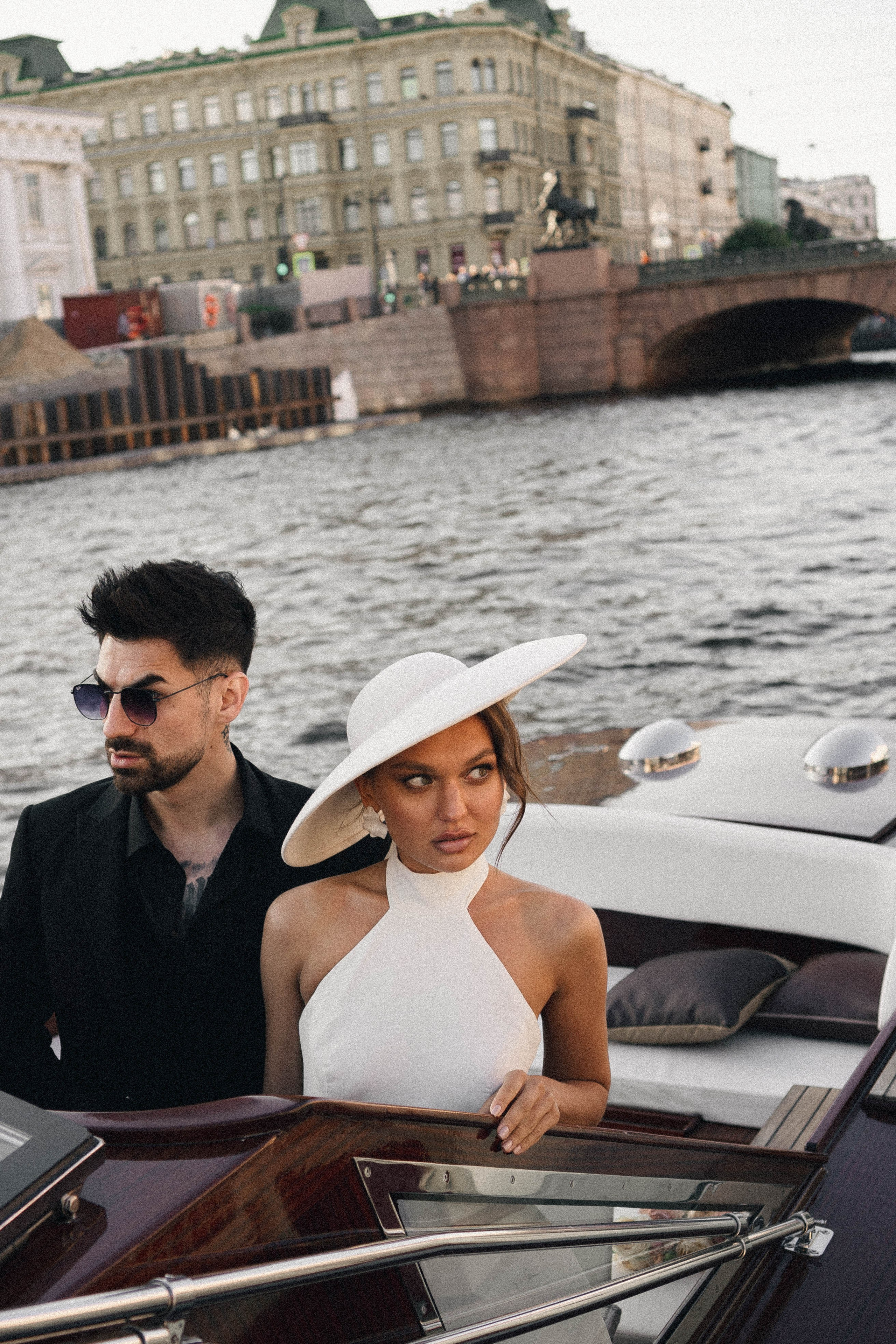 СВАДЕНБНАЯ СЬЕМКА НА КАТЕРЕ ПО КАНАЛАМ САНКТ-ПЕТЕРБУРГА И В АКВАТОРИИ НЕВЫ. Профессиональный фотограф, Санкт-Петербург — Виктория Богомолова