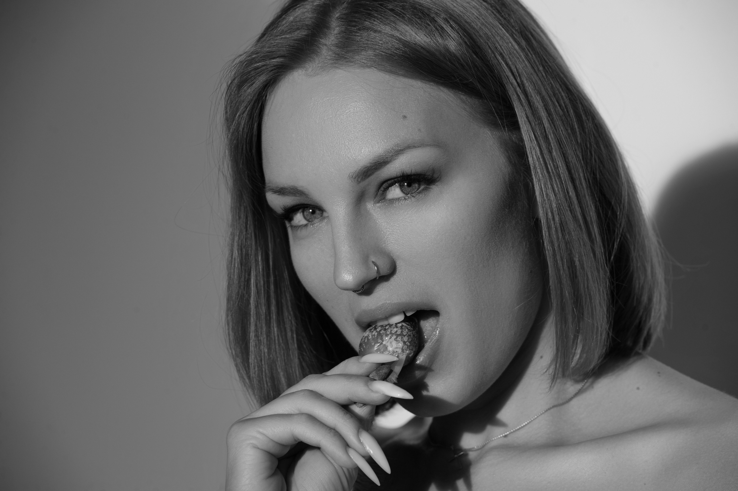 Фотосессия девушки с едой. Александр Mr.Brass — фотографирую женский портрет в Москве