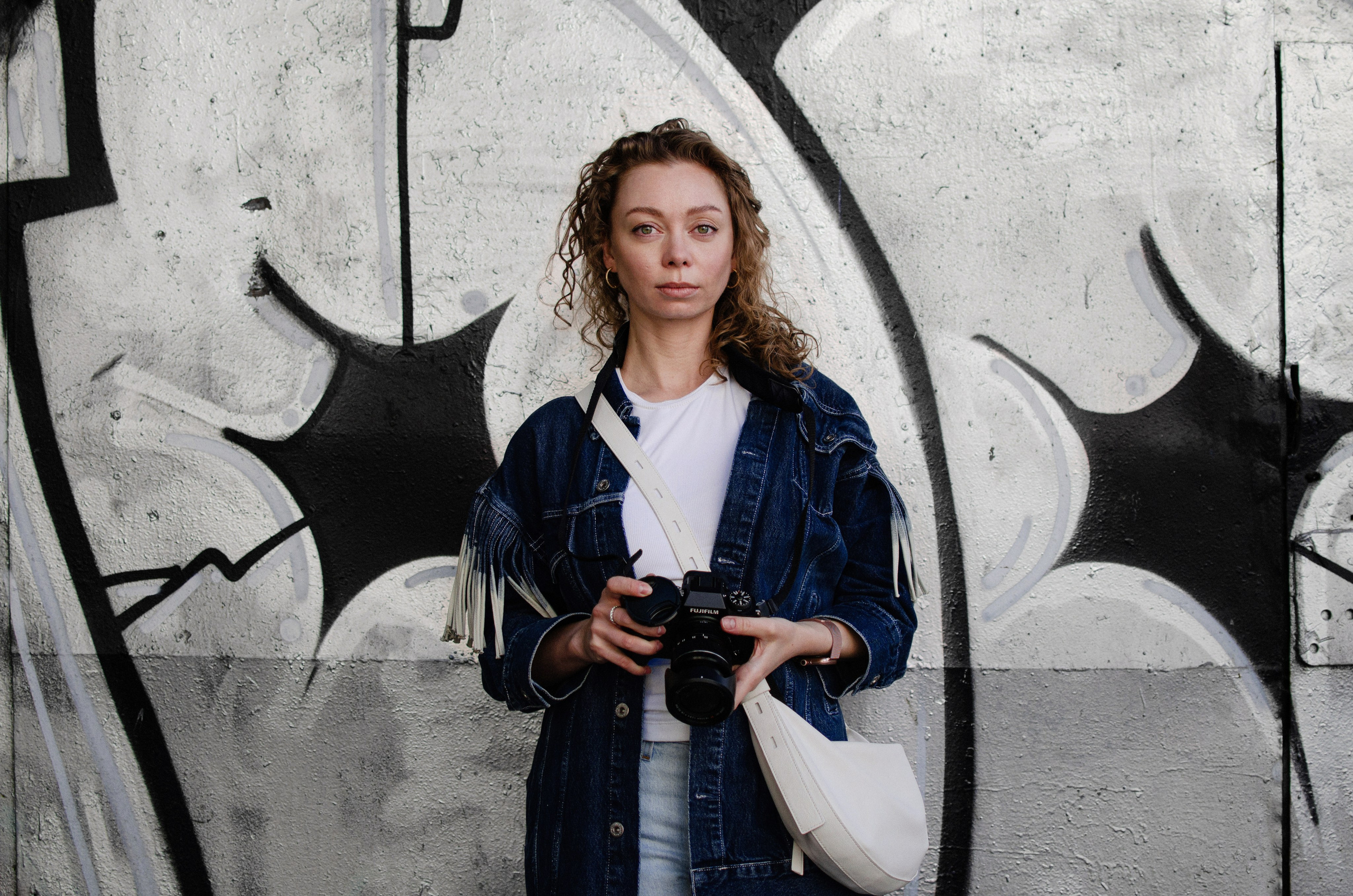 Фотопрогулка по питерским дворикам и парадным в формате разведки новых мест. Портретный и репортажный фотограф в Санкт-Петербурге Варвара Жукова