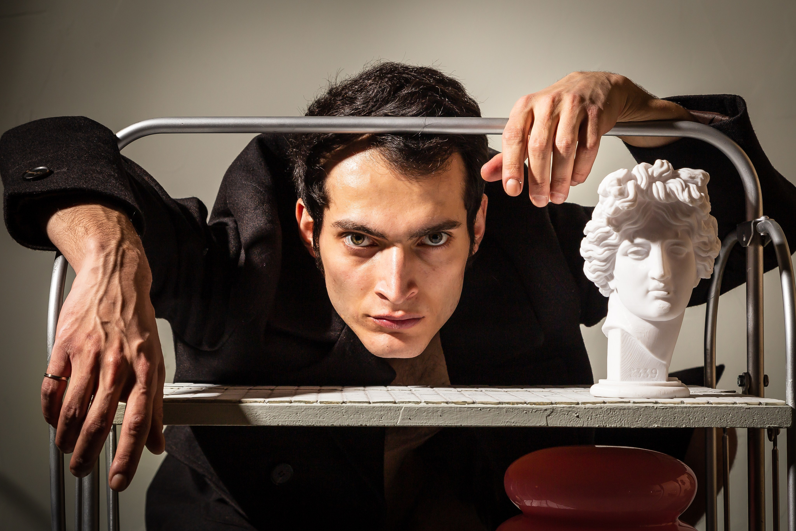 Интеллектуальный маньяк. Портретный и репортажный фотограф. Эмоциональные и откровенные портрет