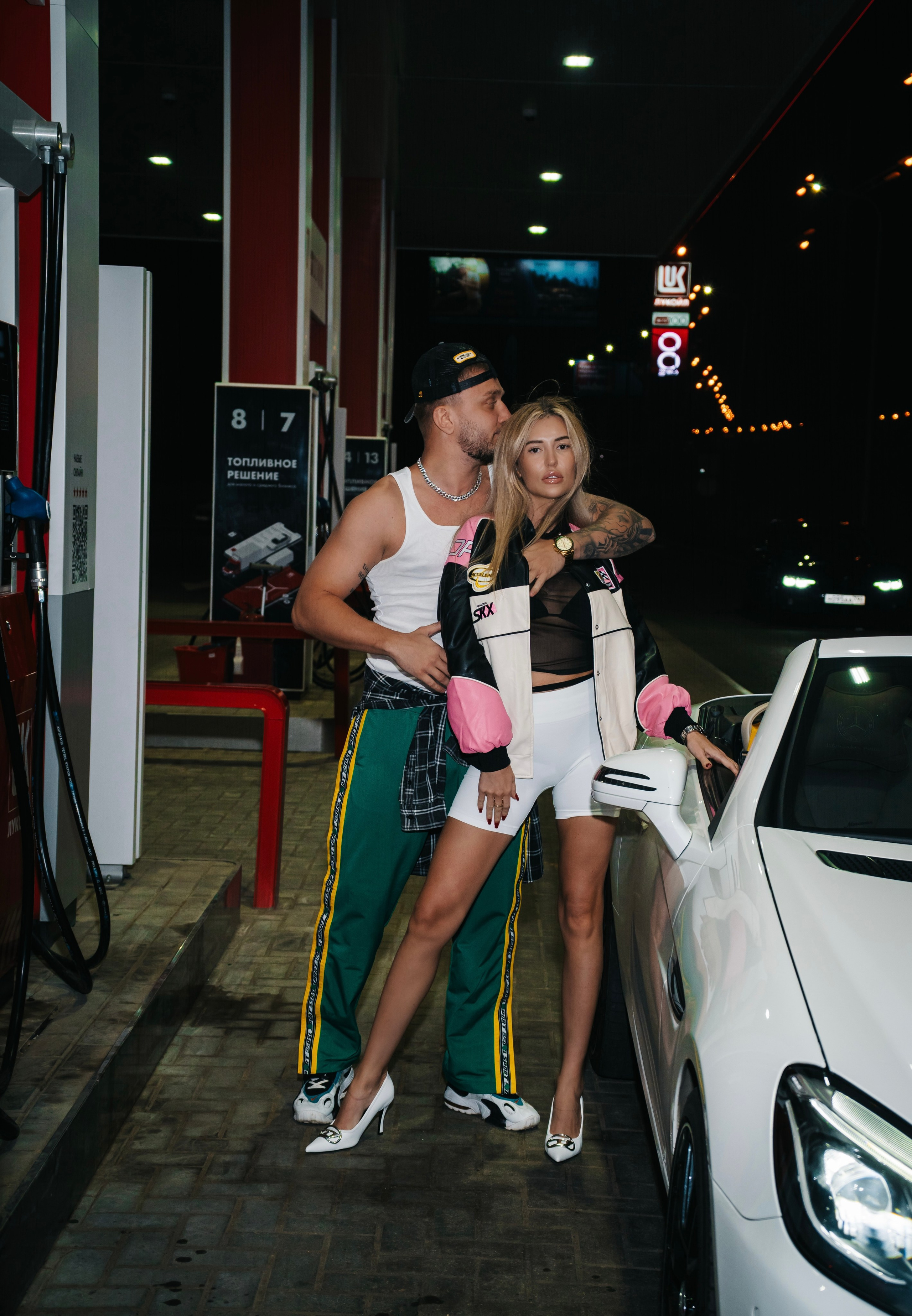 Lovestory на заправке. Фотограф Москва и Видеограф Москва