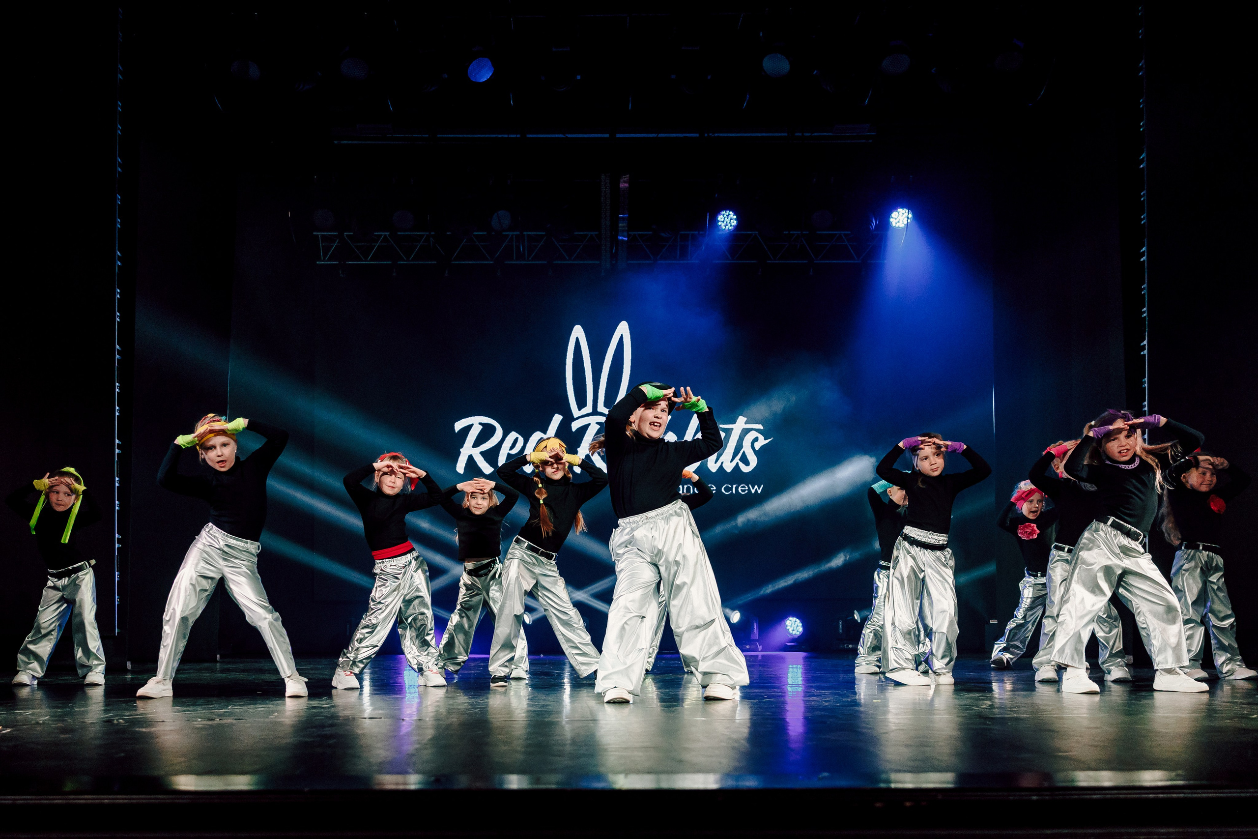 Отчётный концерт танцевальной школы «Red Rabbits» 2025. Лёшка Варзегов — фотограф