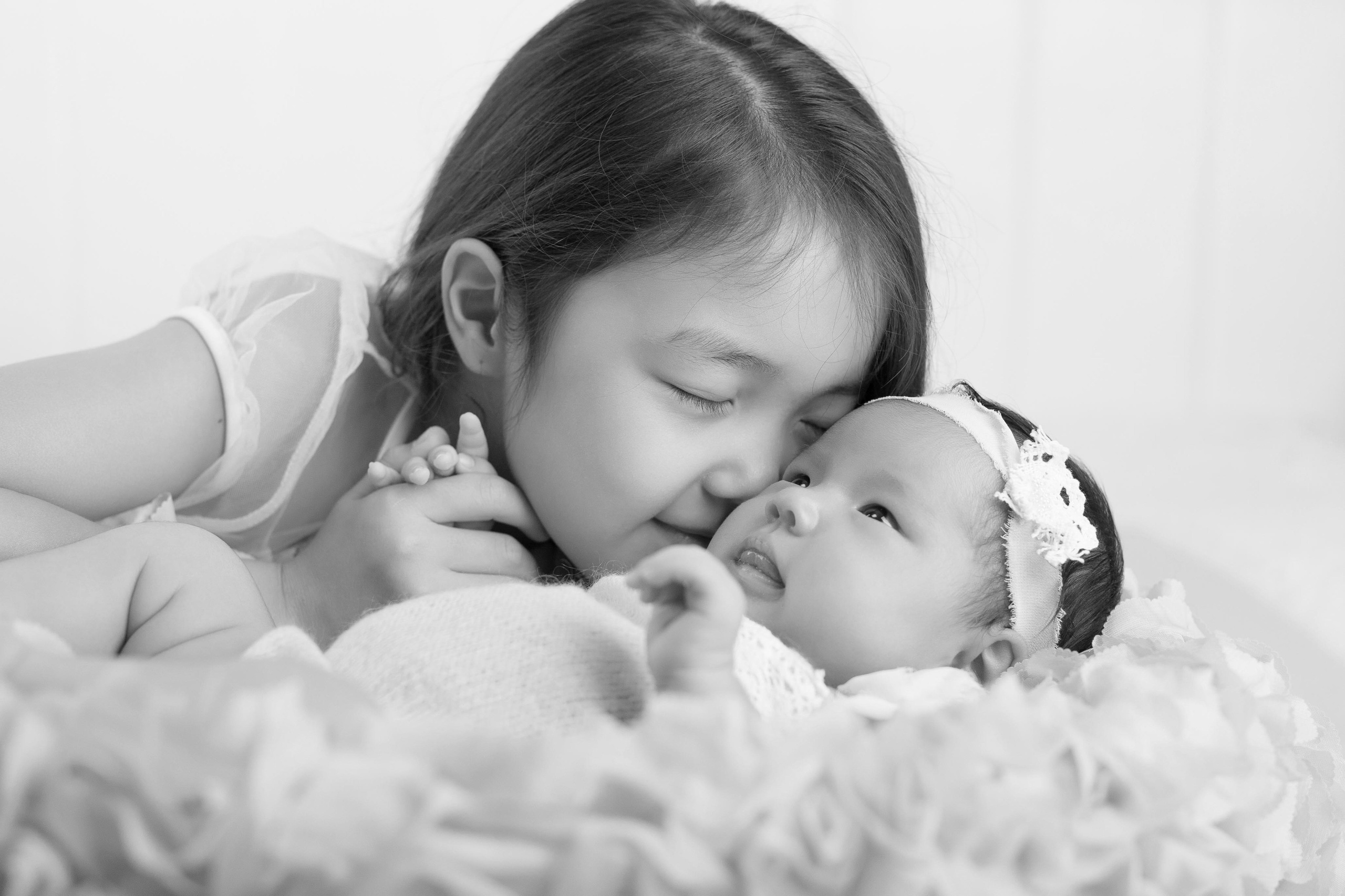 Newborn Алматы, фотосессия новорожденных и младенцев с родителями. Фотостудия Алматы. Семейная и детская фотостудия Family studio.Фотограф Алматы