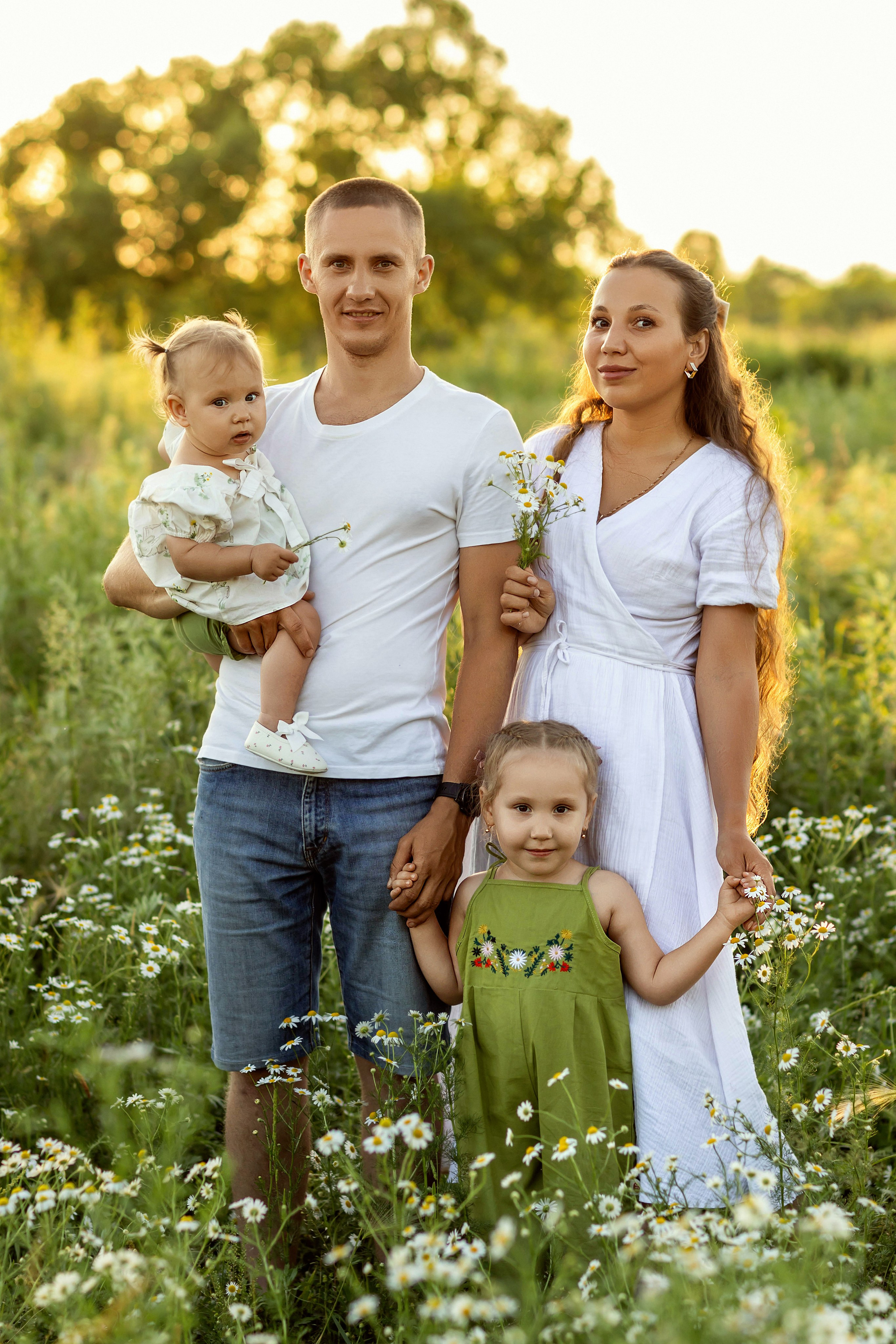 Летняя семейная фотосессия в поле. Детский и семейный фотограф Елена Воропаева
