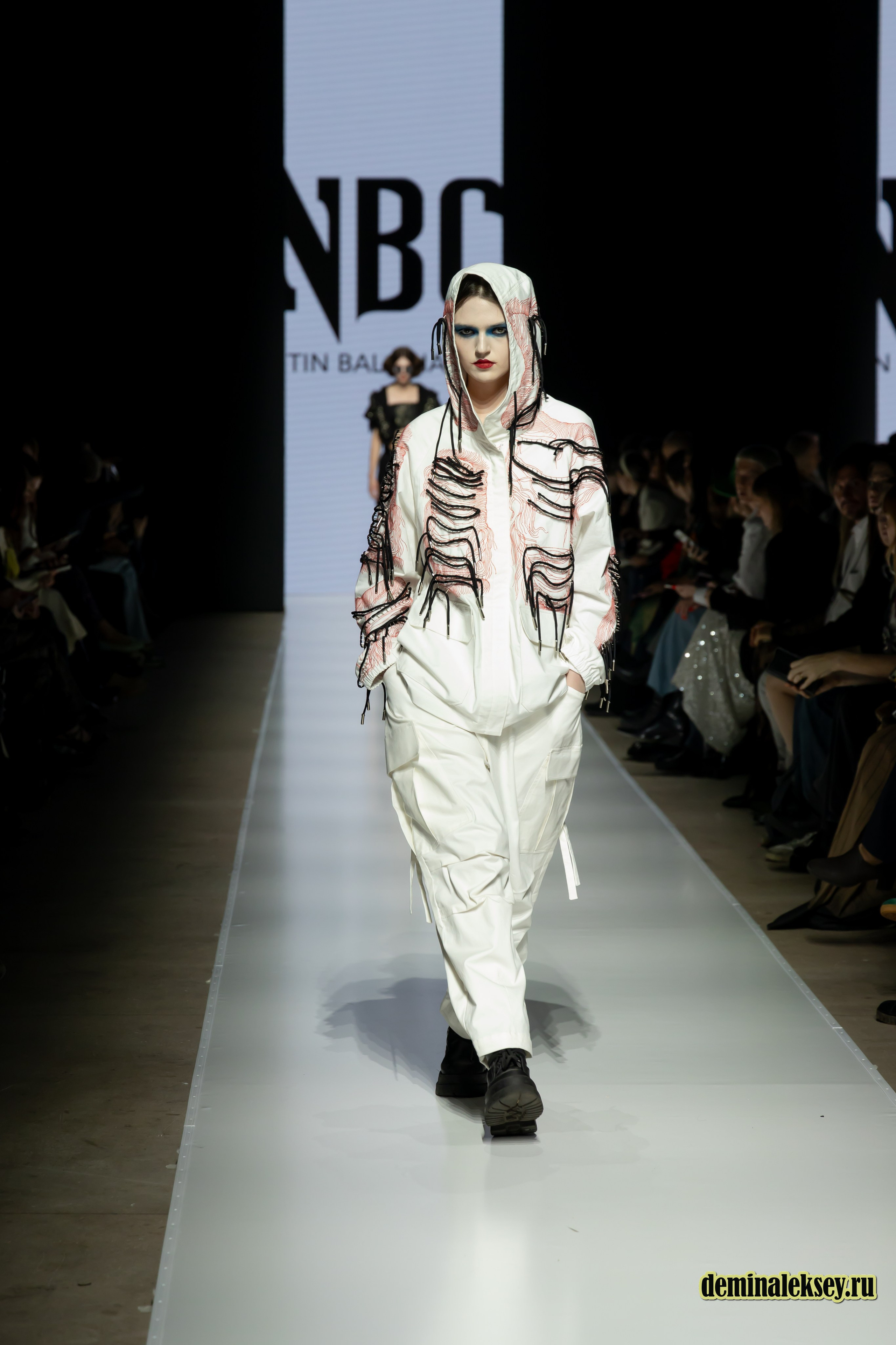 Московская неделя моды 2024 9 октября дизайнер NITIN BAL CHAHUAN presented by Fashion Design Council of India. Репортажный, семейный и студийный фотограф в Москве Демин Алексей