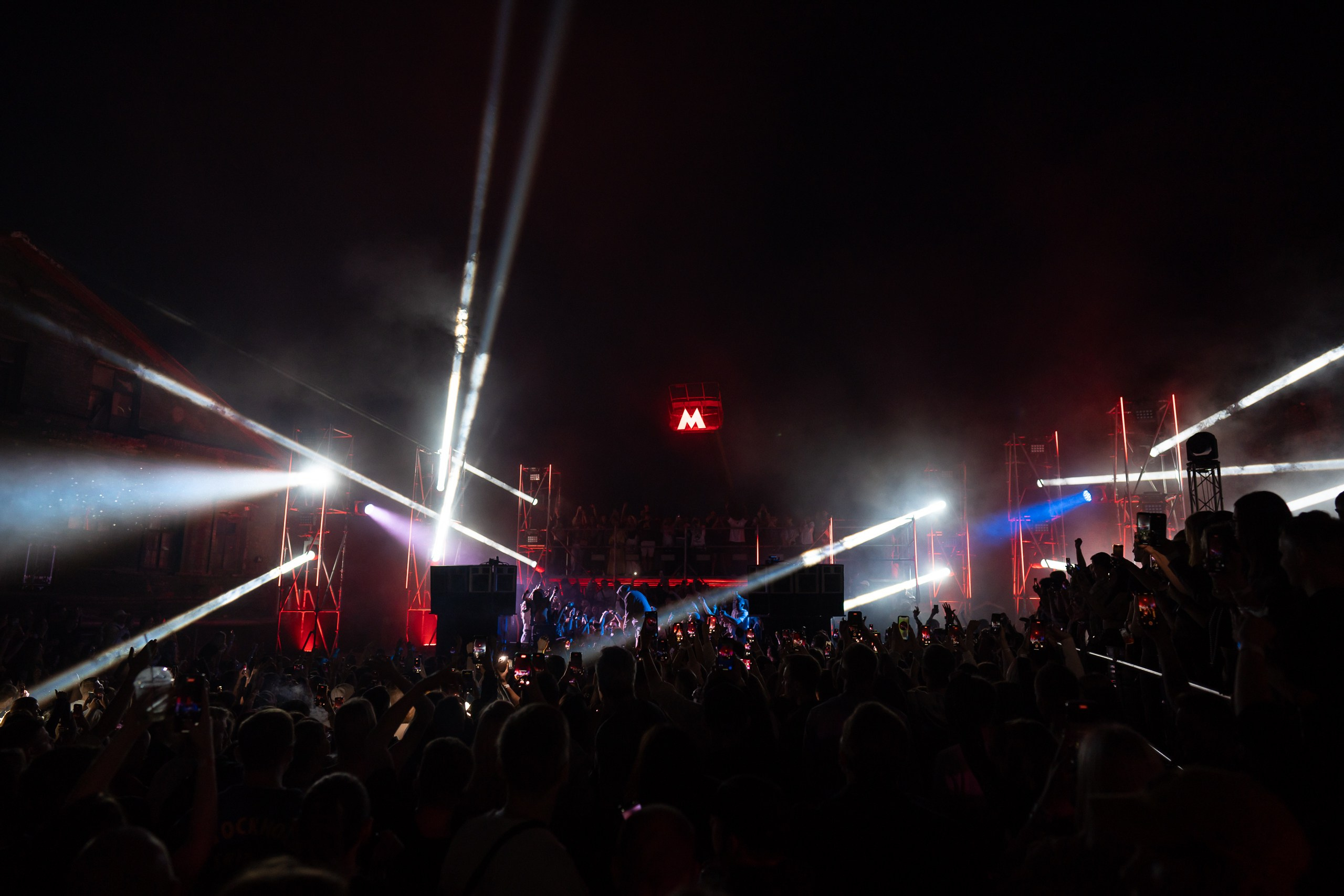 Metro Gorkovskaya Port June 1506. Sunnyman