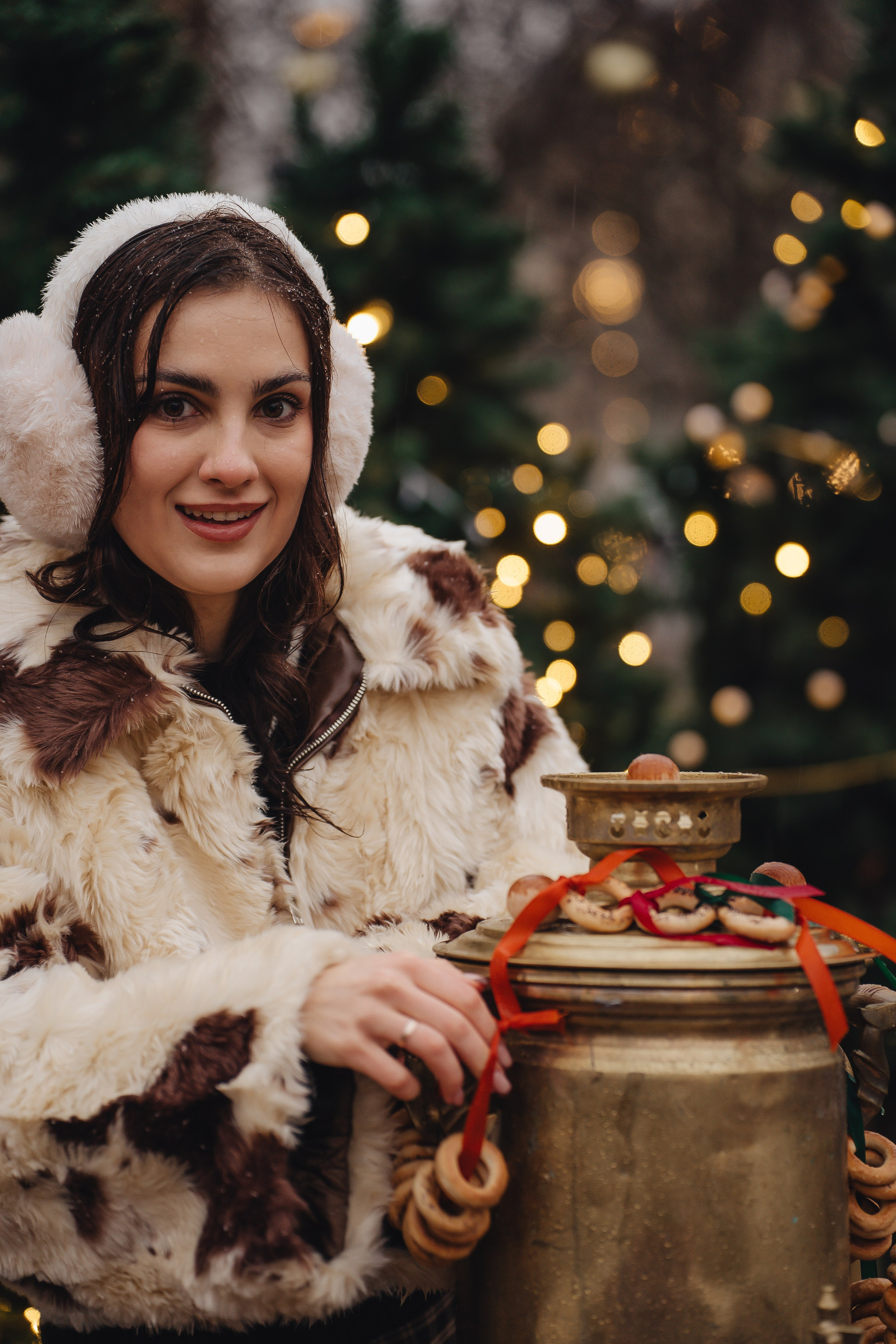 ПРОГУЛКА НА МАНЕЖНОЙ ПЛОЩАДИ ДЛЯ ДЕВУШКИ ПЕРЕД НОВЫМ ГОДОМ (НОВОГОДНЯЯ ФОТОСЕССИИЯ НА МАНЕЖНОЙ ПЛОЩАДИ). Профессиональный фотограф, Санкт-Петербург — Виктория Богомолова