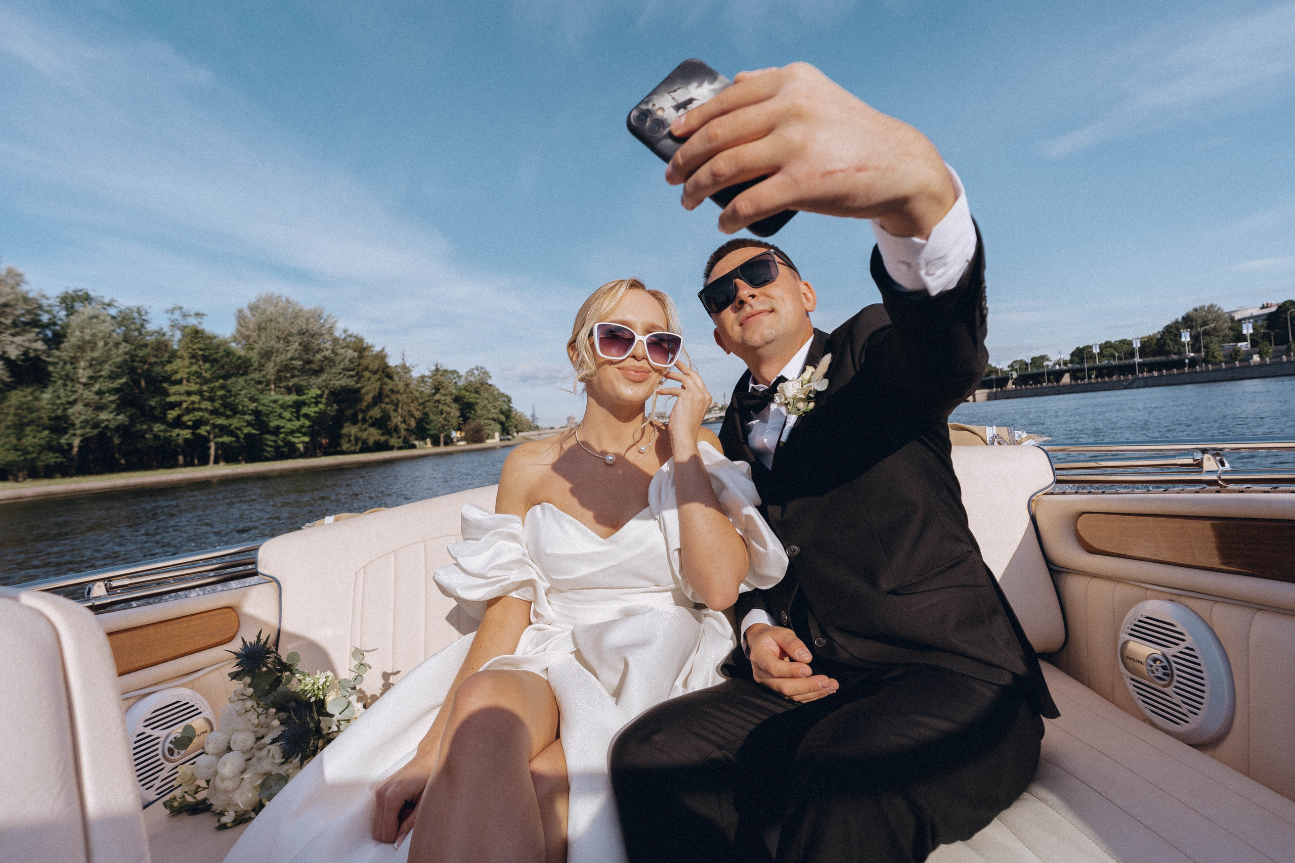 СВАДЕНБНАЯ СЬЕМКА НА КАТЕРЕ ПО КАНАЛАМ САНКТ-ПЕТЕРБУРГА И В АКВАТОРИИ НЕВЫ. Профессиональный фотограф, Санкт-Петербург — Виктория Богомолова