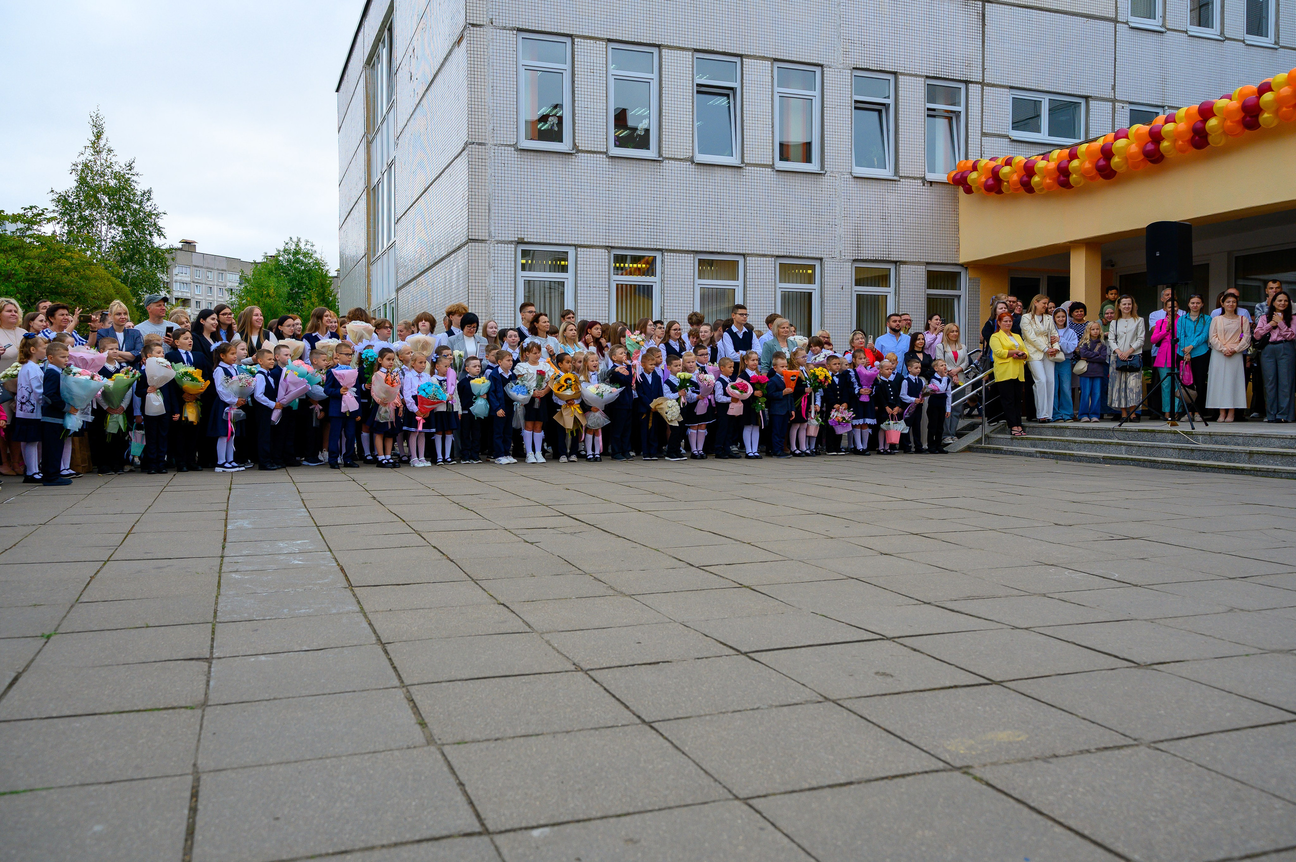 Вот звучит первый звонок, перед этим долгое приготовление к новому этапу в жизни, Яромир идет в школу. Фотоуслуги, услуги фотографа, фотографирование важных событий