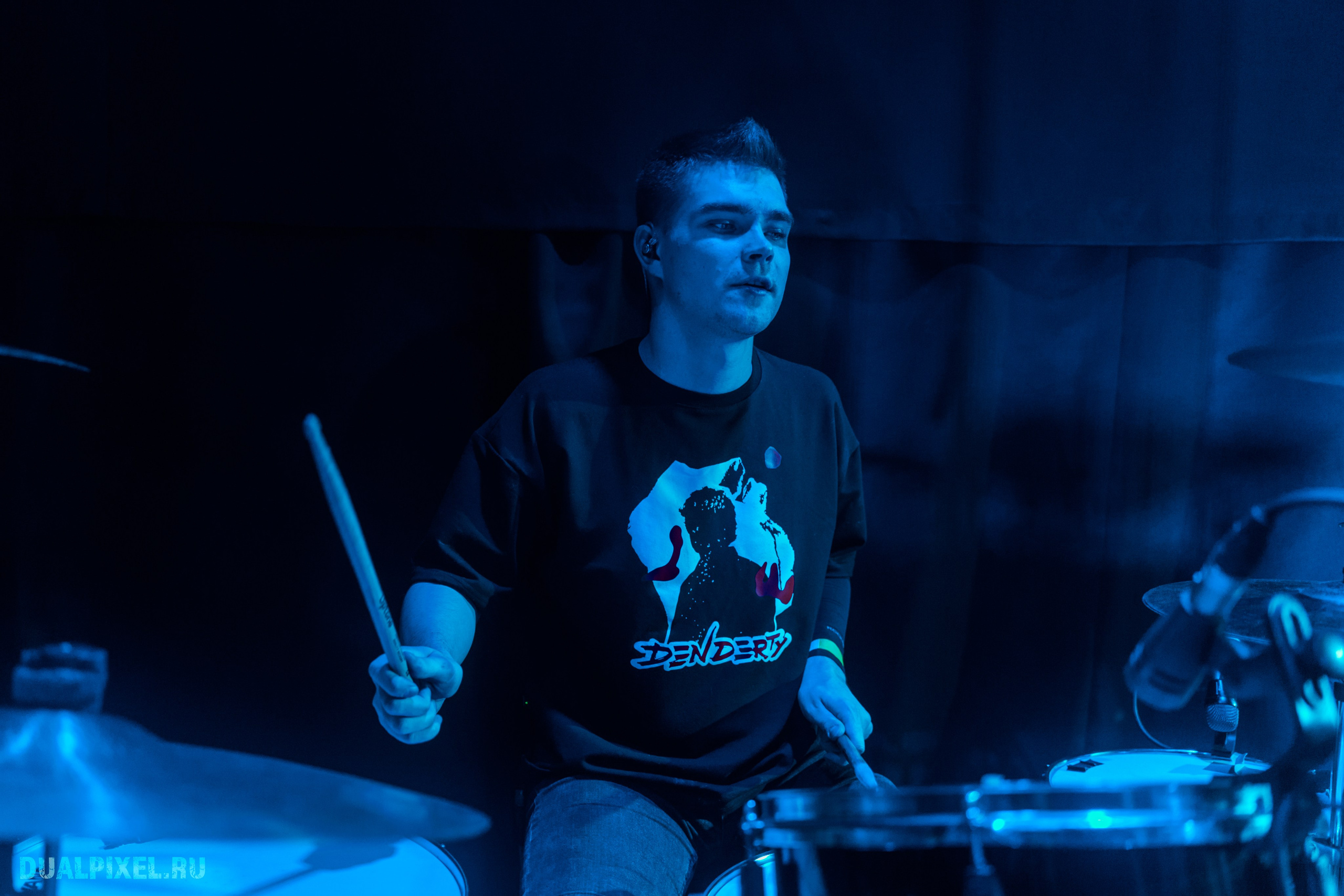 DenDerty концерт в Москве 30.03.2025. Магия музыки в кадре: Концертная Фотография