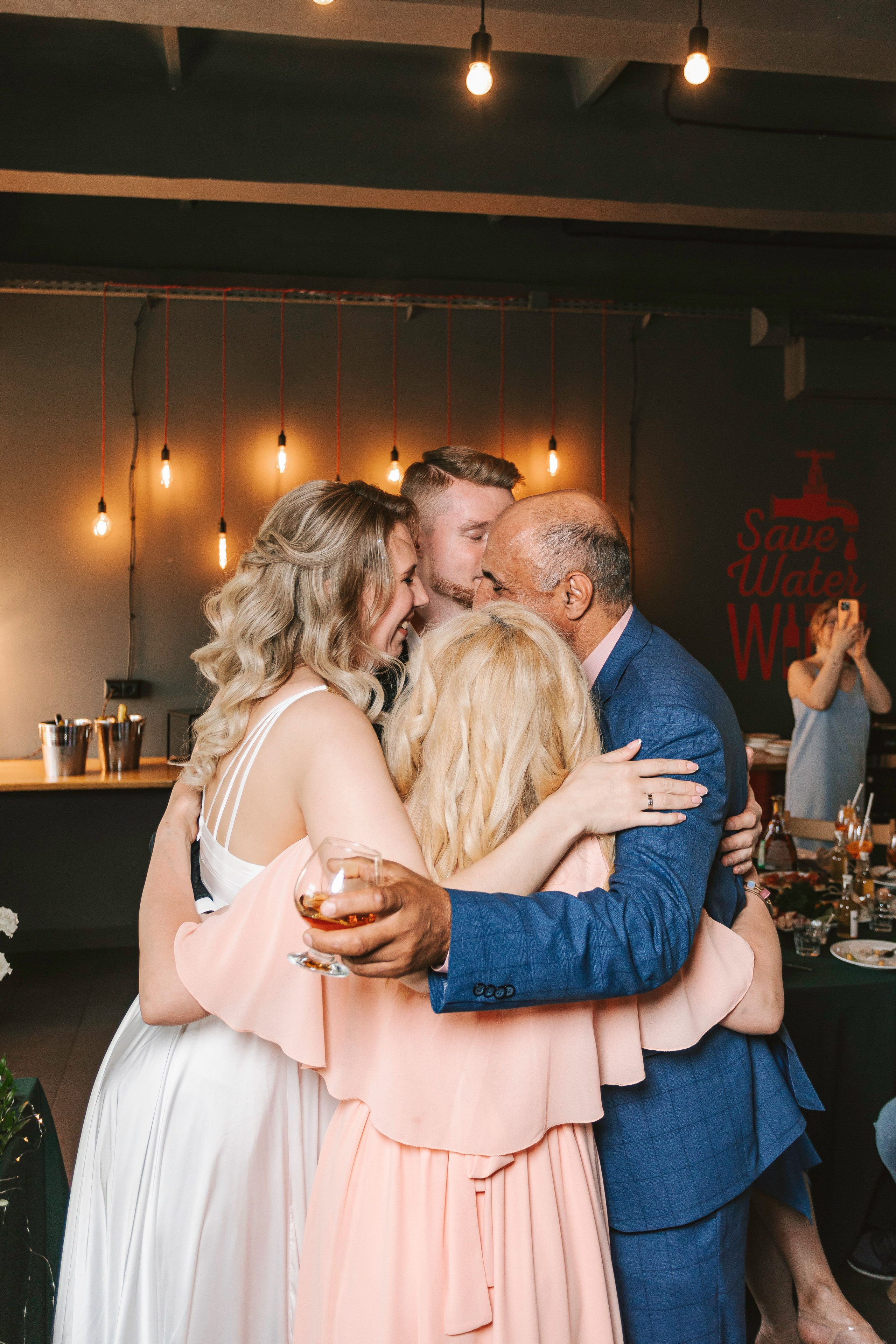 С ЛЮБОВЬЮ, ТИНДЕР