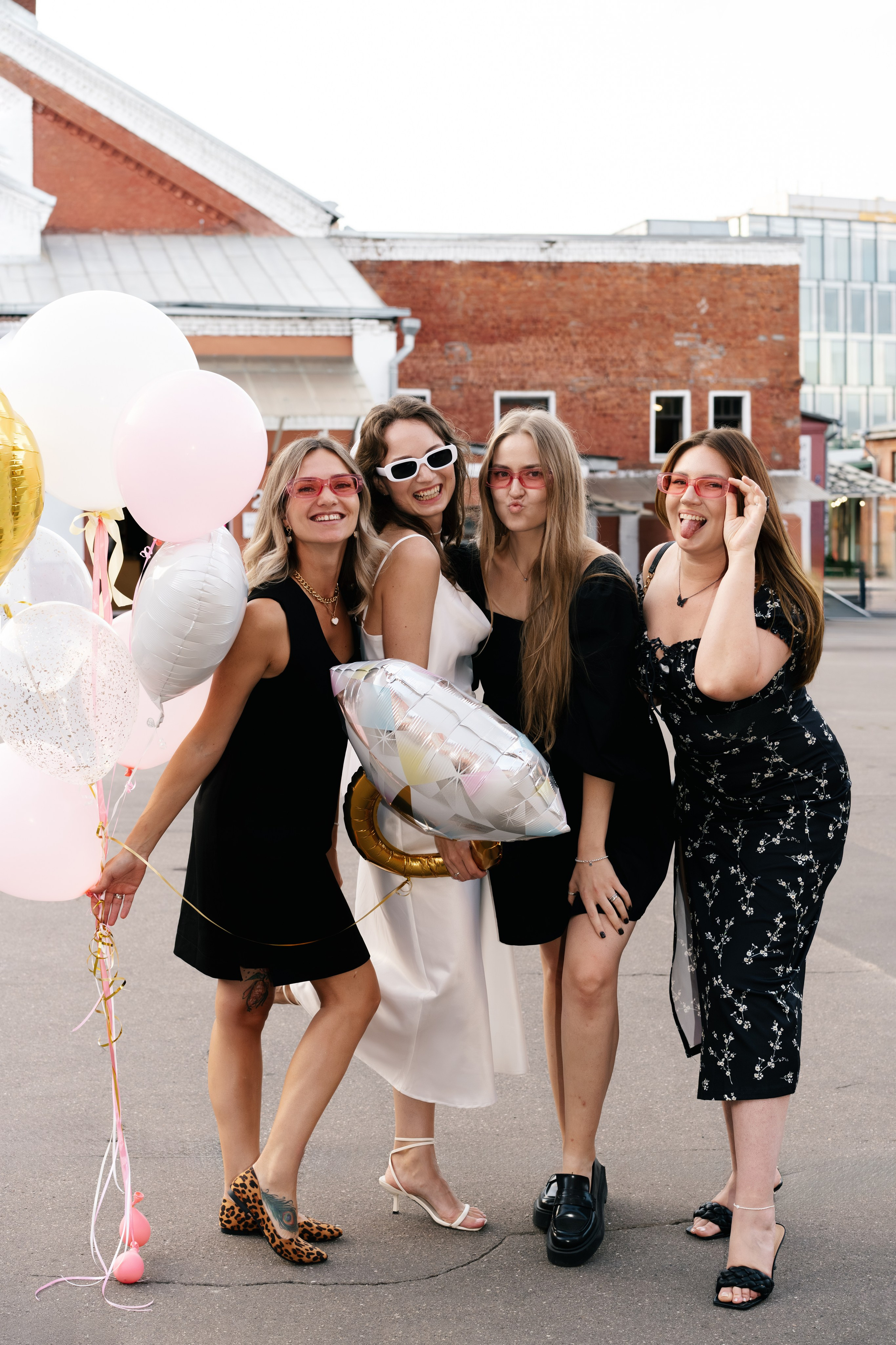 Chao, Khromova!. Главная