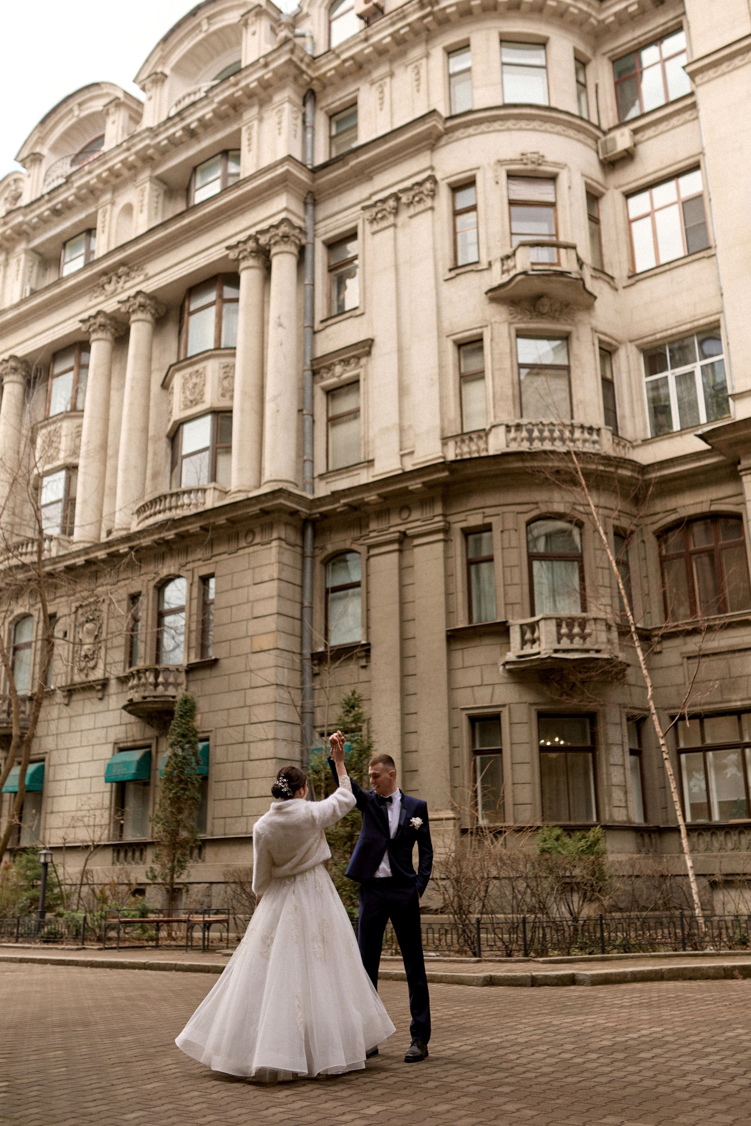 Свадебная Фотосессия на улицах Питера. Сестры Карабаза. Фотографы и ретушеры в Москве и Санкт-Петербурге