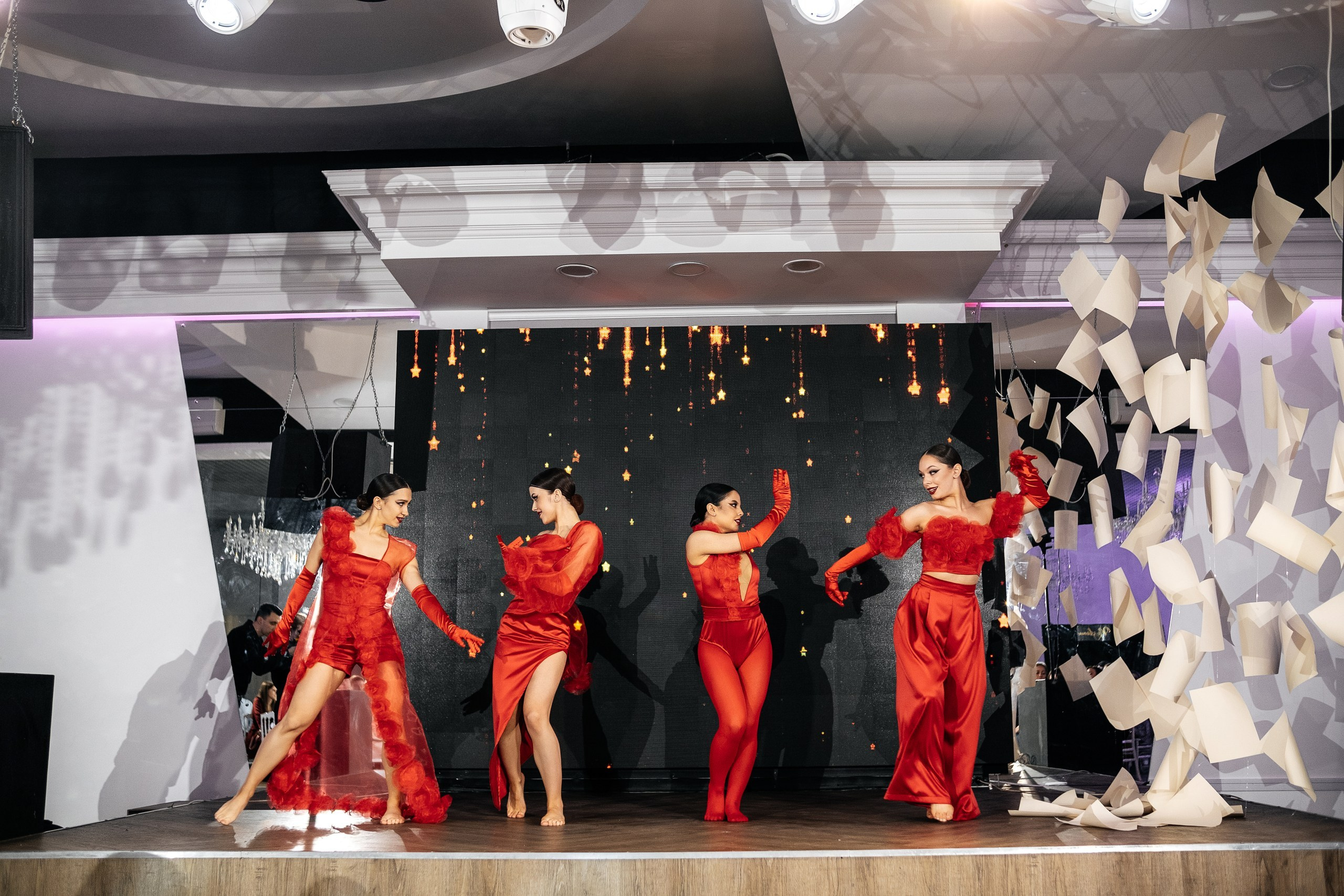 Выступления на банкетных площадках. Танцевальная шоу-группа «GRANAT»